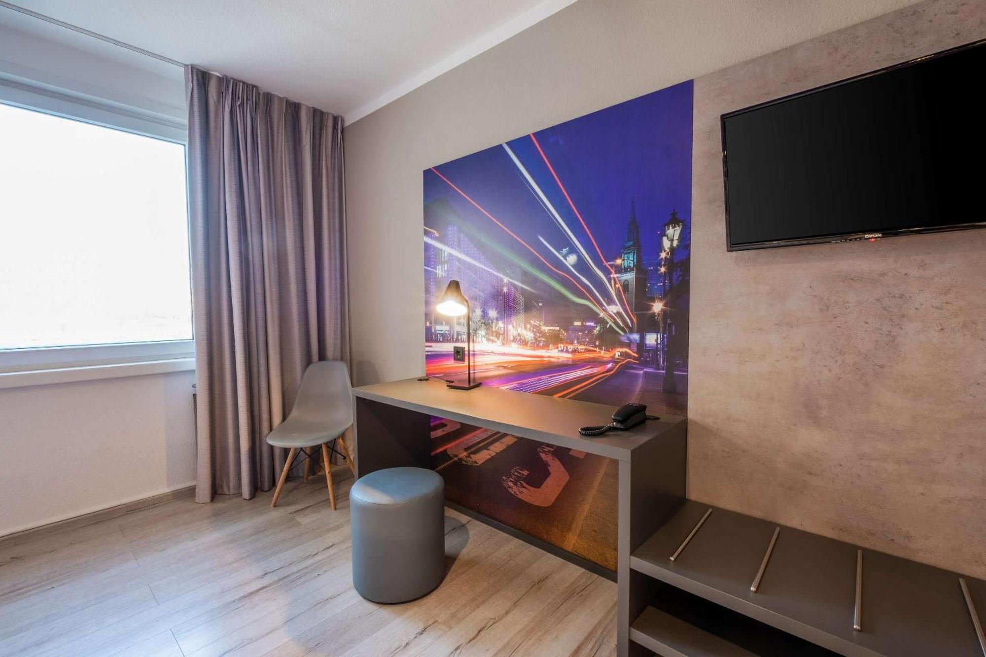 Family Room (6 Adults)