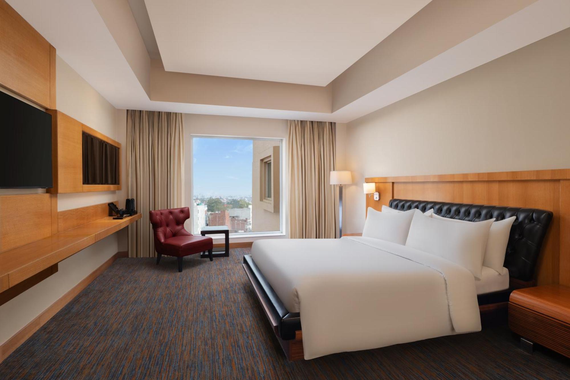 Presidential Suite x INR 300 Meal Credit