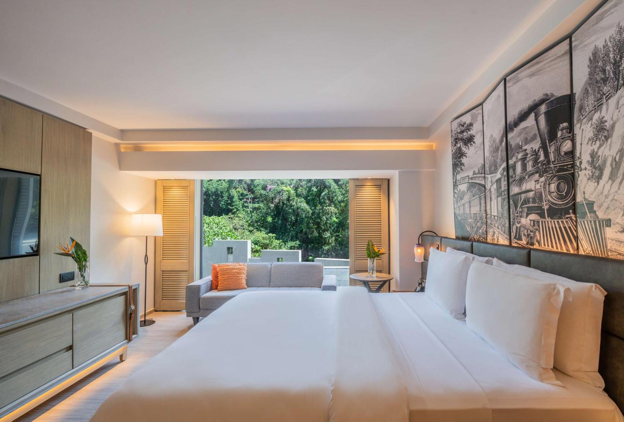 Deluxe Serene King Room