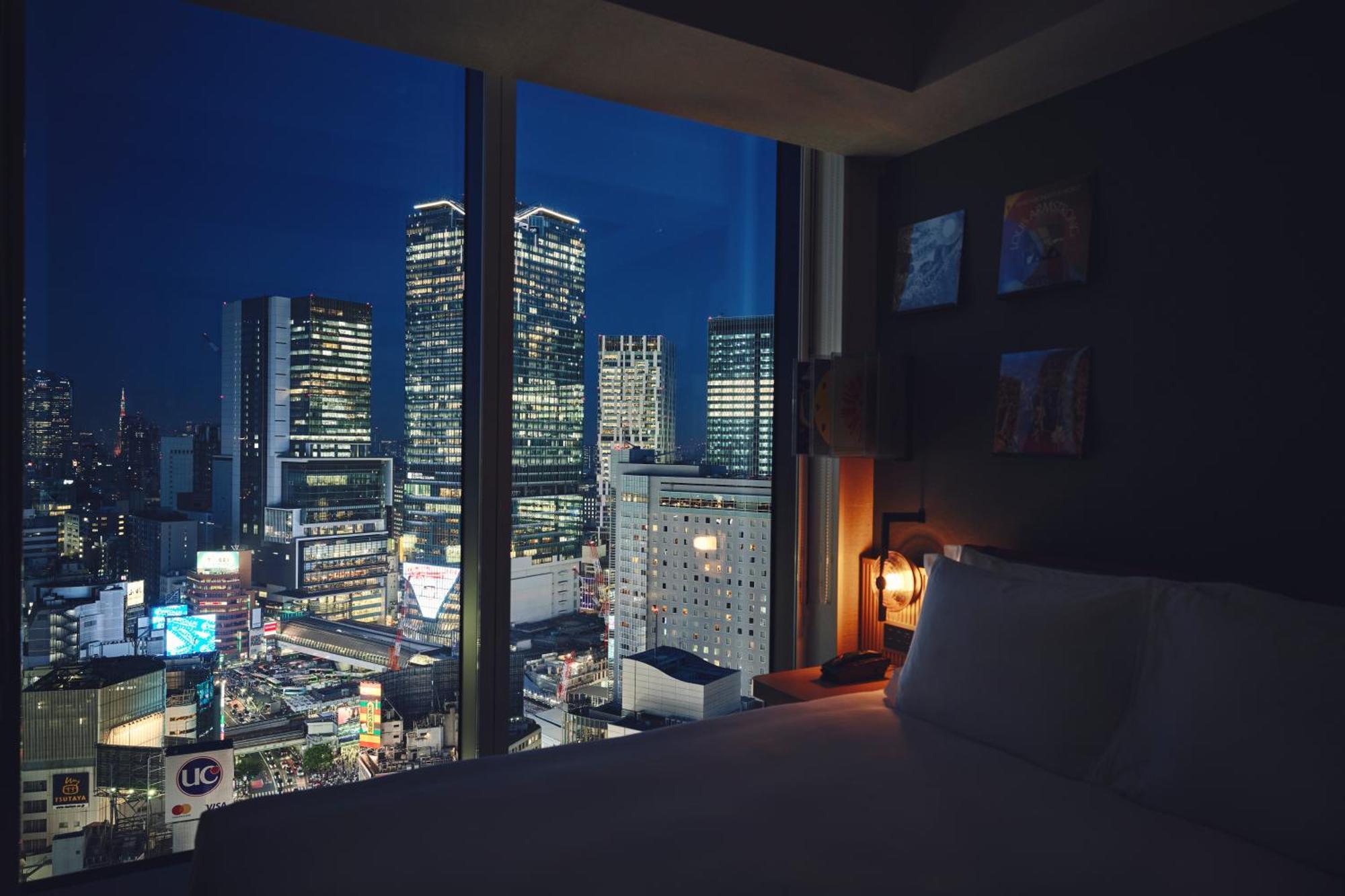 Premium King Room with Separate Bath and Scramble View - High Floor