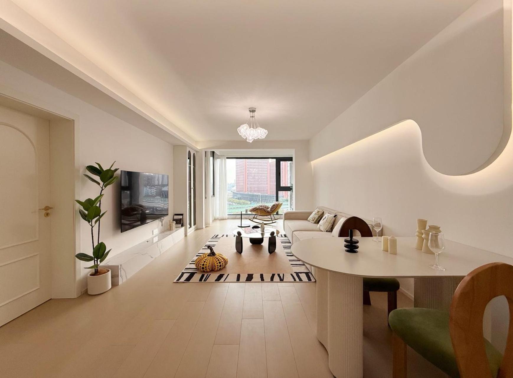 Four-Bedroom Apartment with Balcony