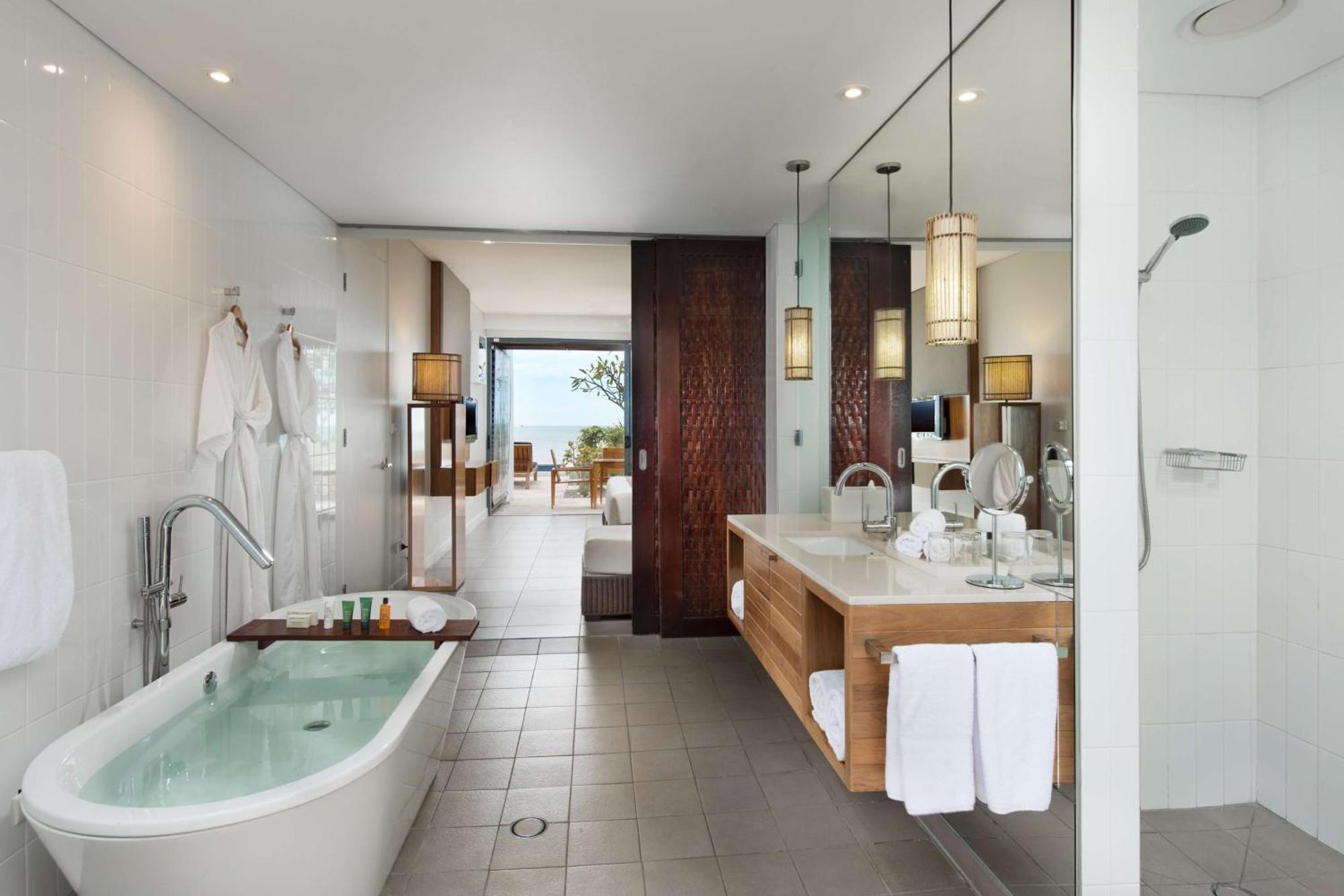 Deluxe Three-Bedroom - Beach Front