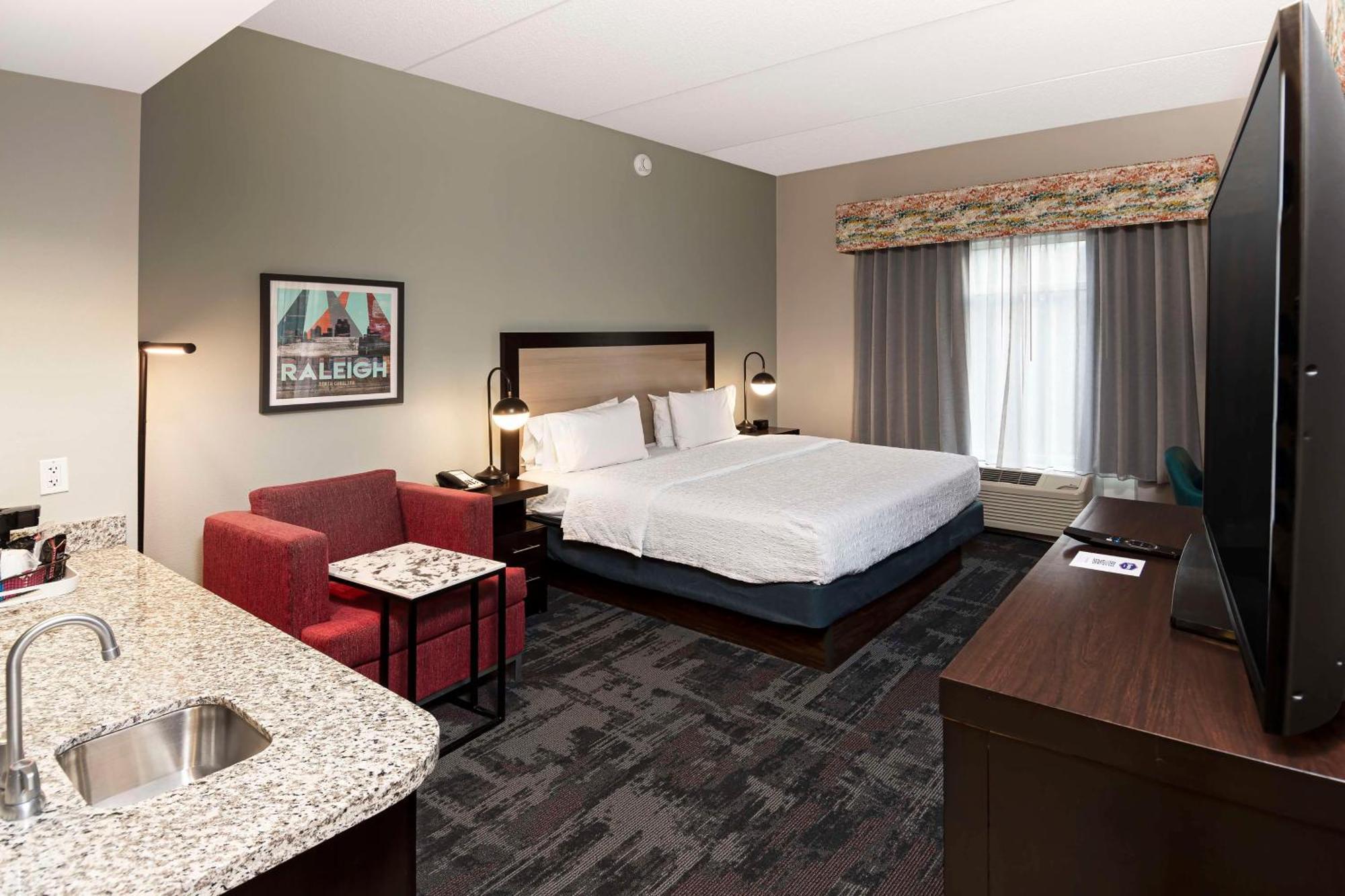 Deluxe King Room - Non-Smoking