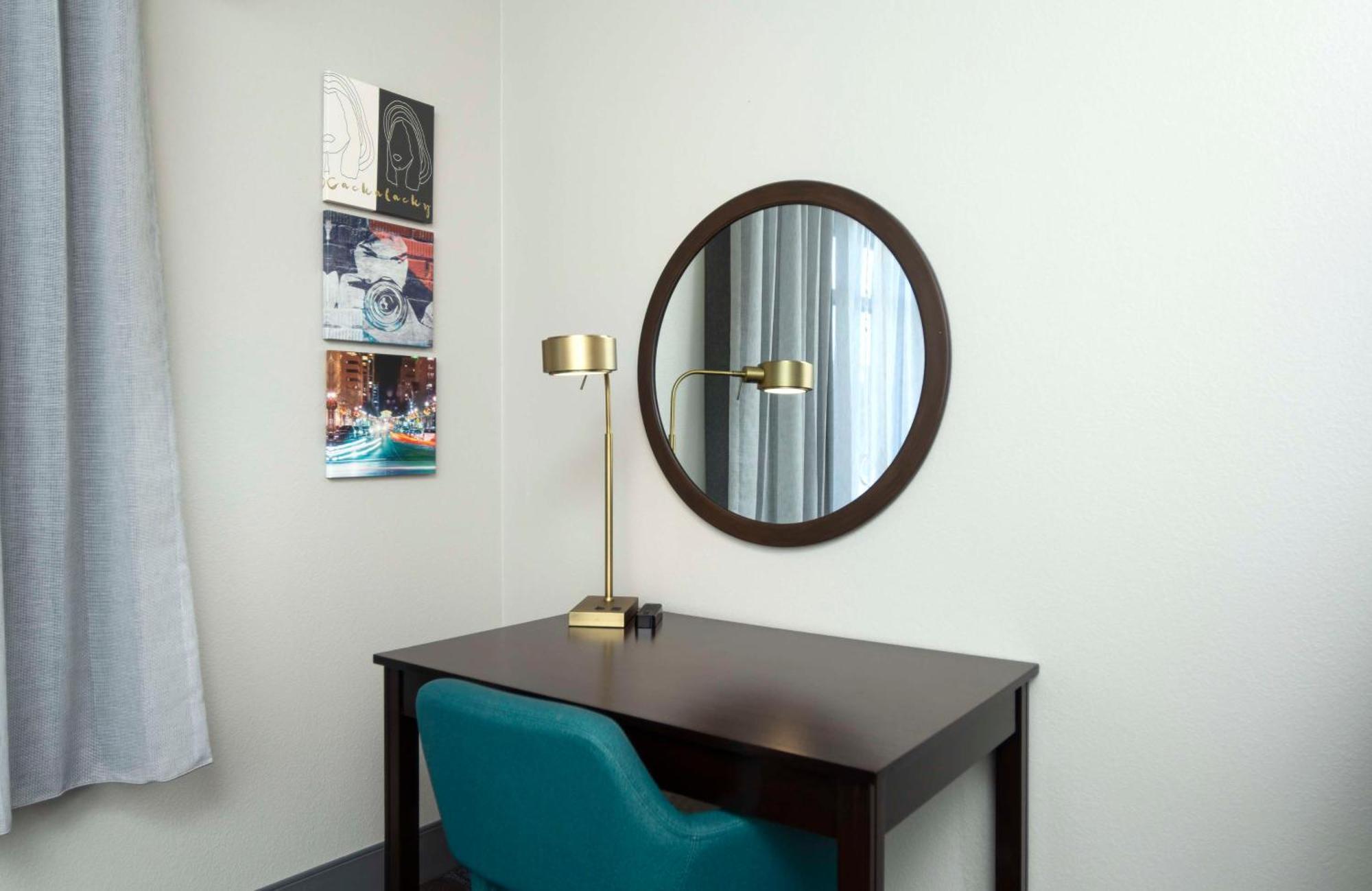 King Room with Accessible Tub - Mobility and Hearing Access/Non-Smoking