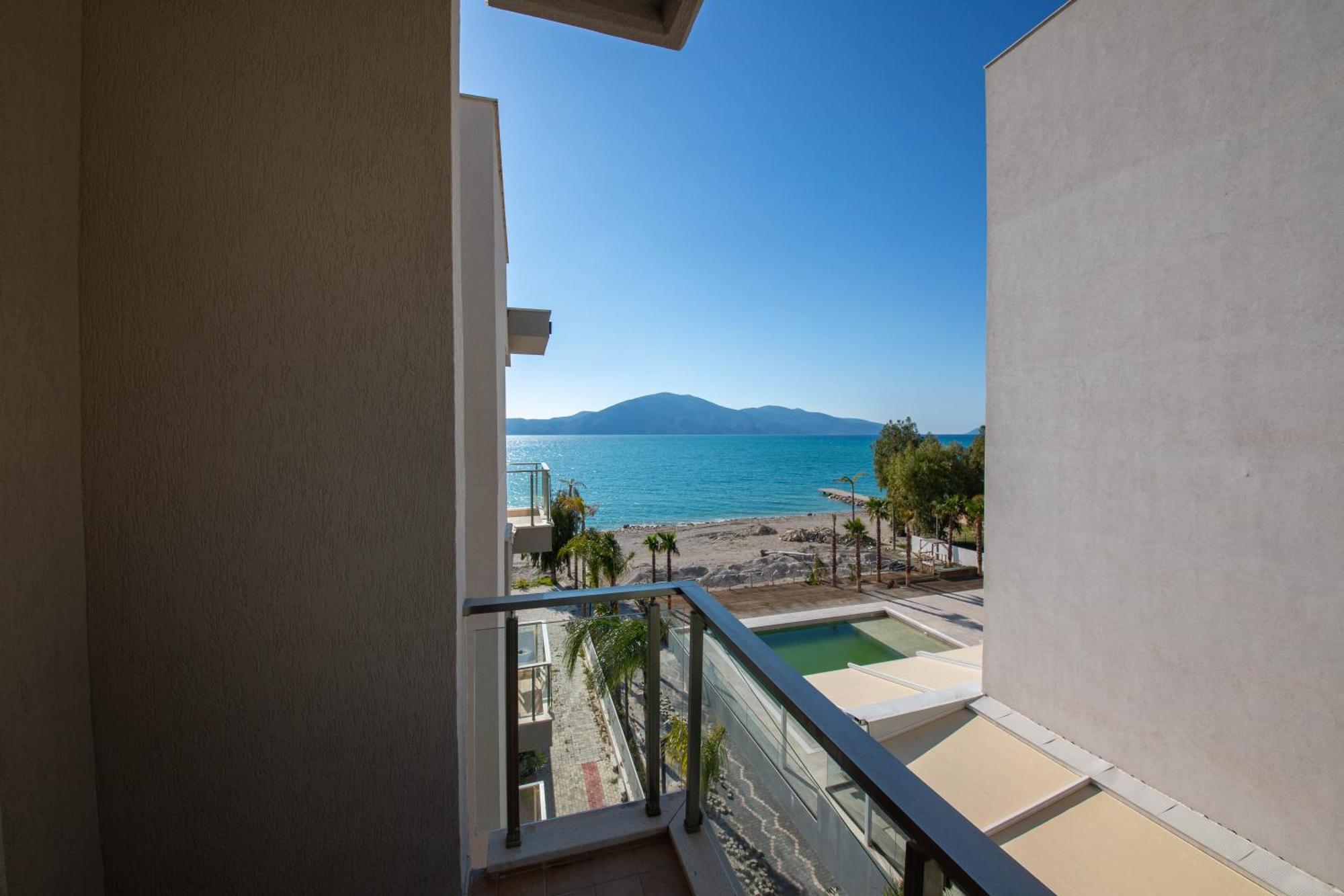 Triple Room with Balcony and Side Sea View