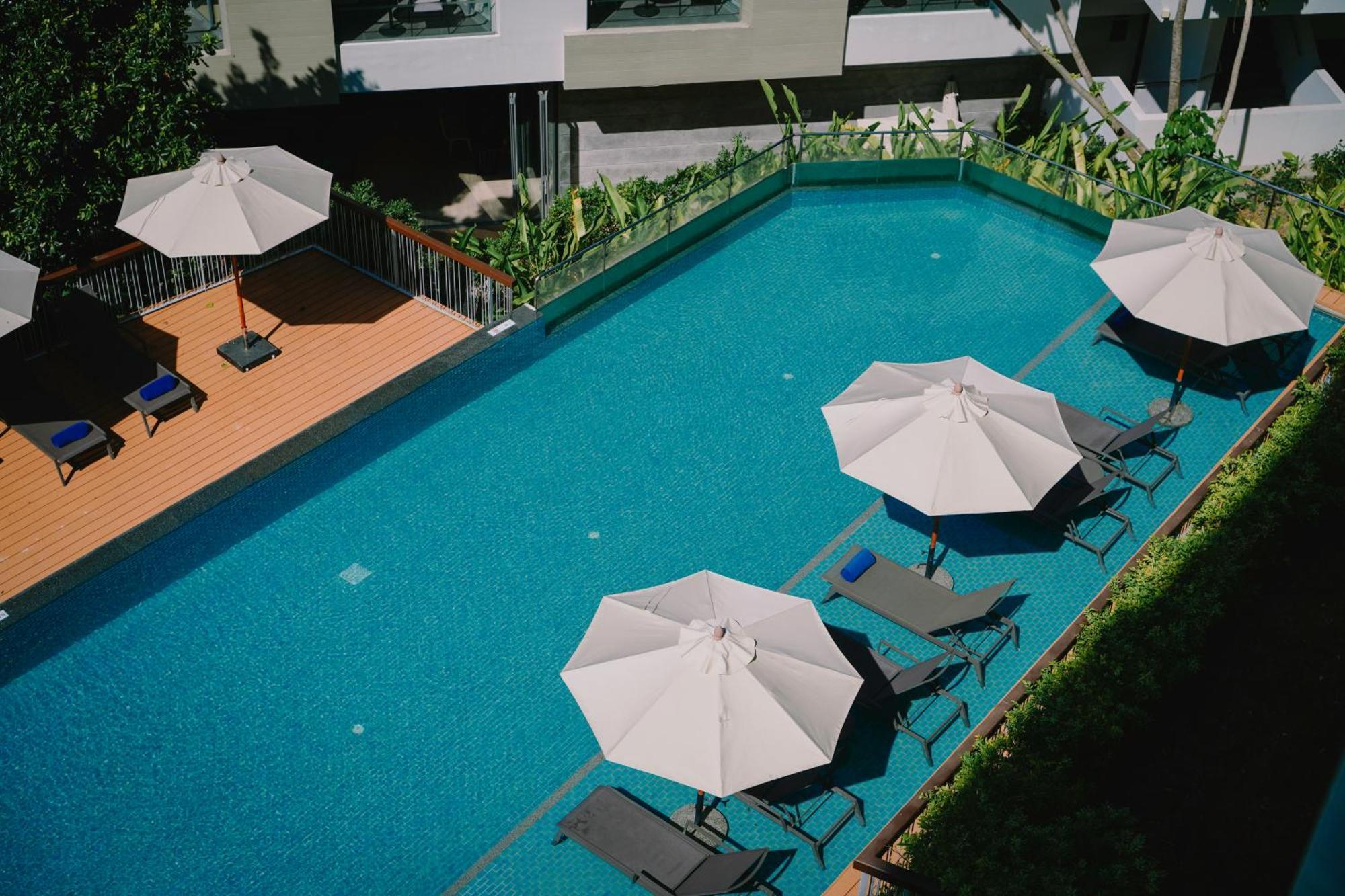 Superior Twin Room with Balcony and Pool View