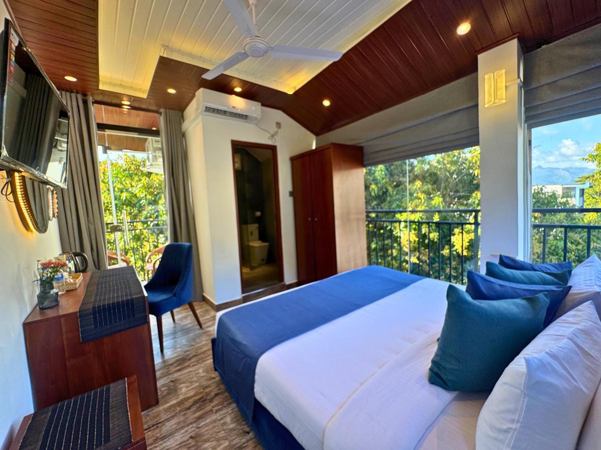 King Room with Mountain View