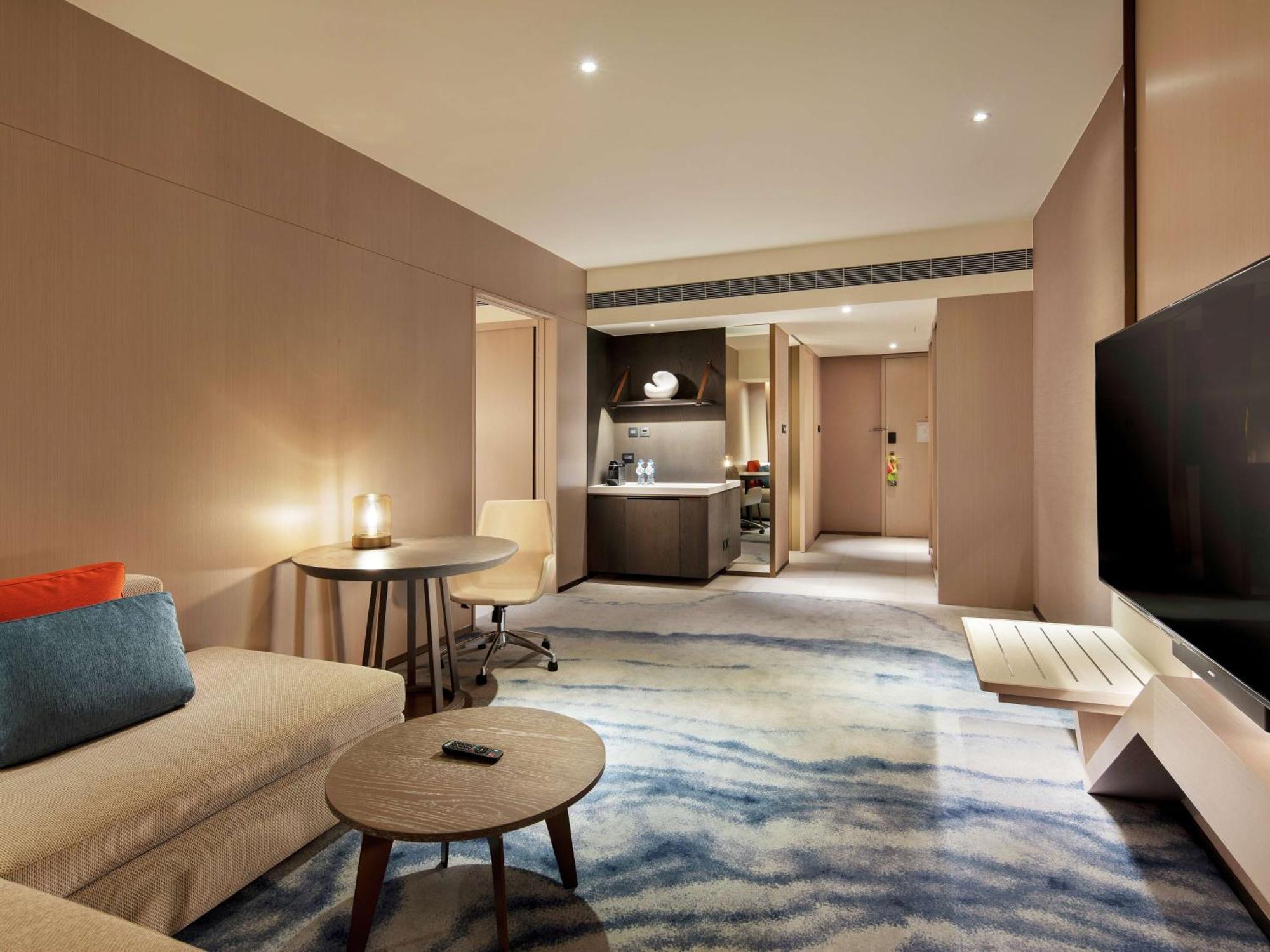 Premium King Suite
