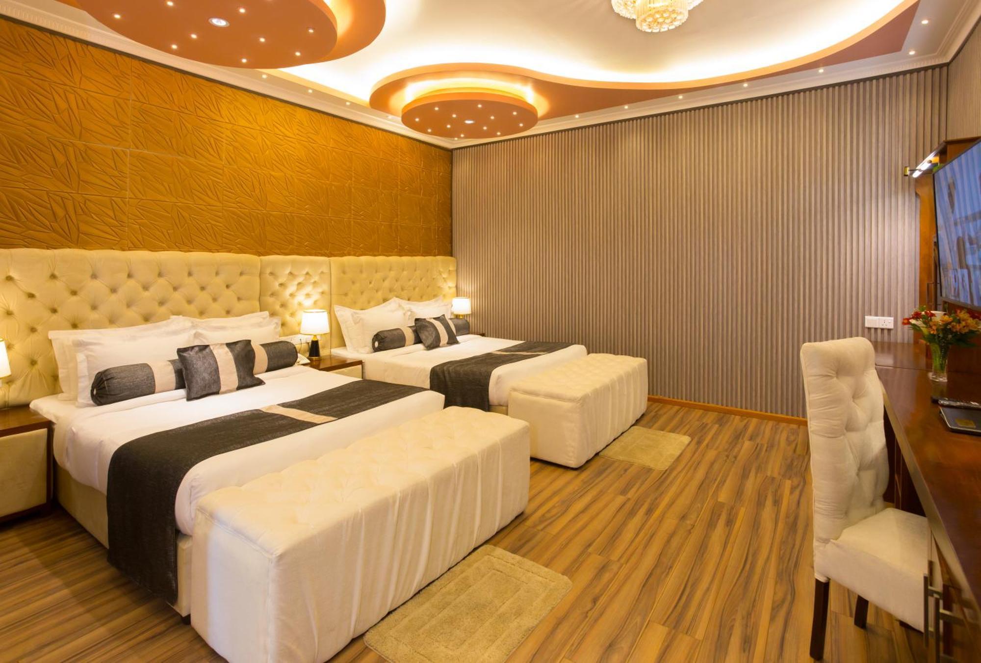 Suite with Lake View
