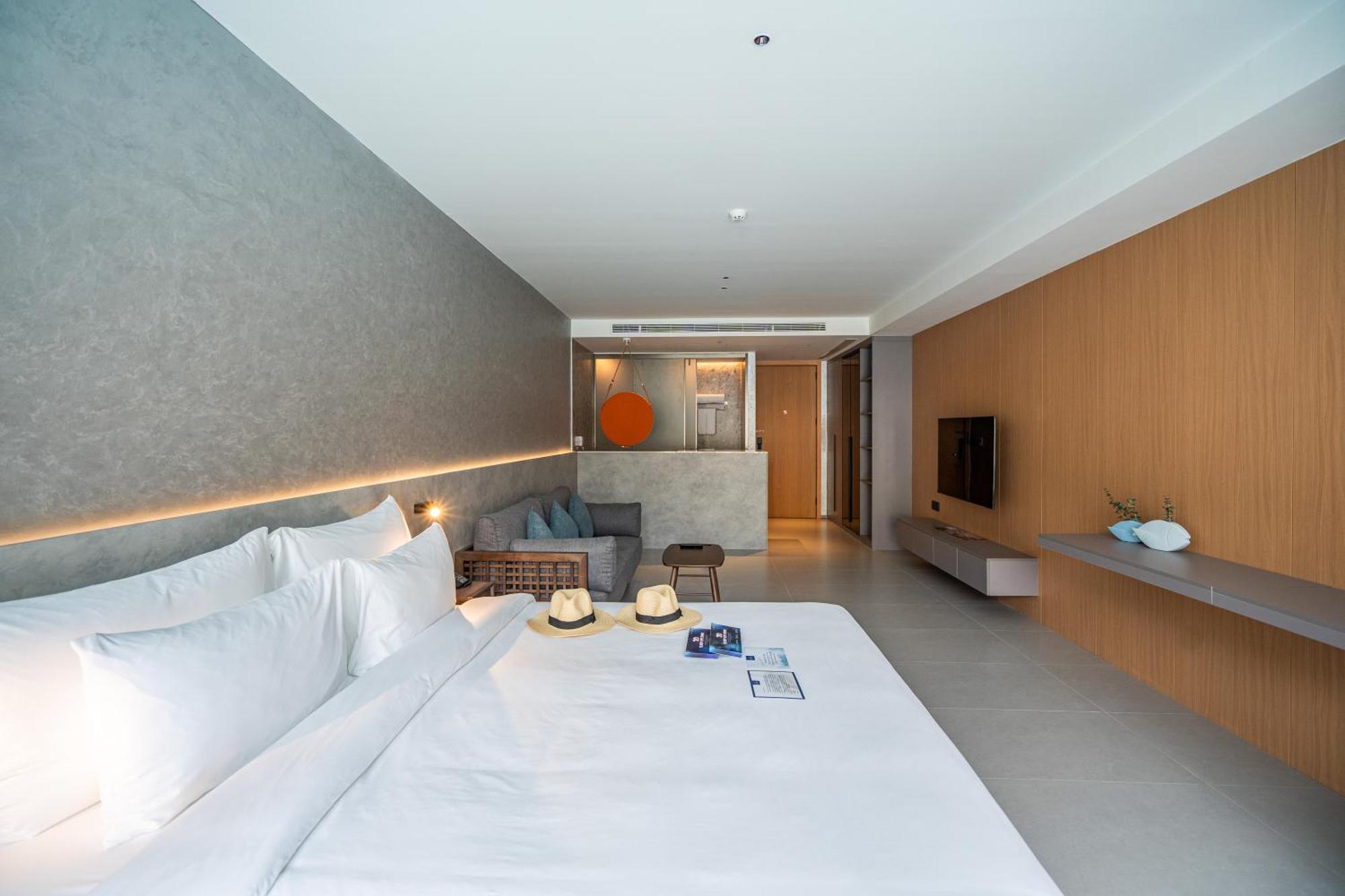 Deluxe Double or Twin Room with Pool View