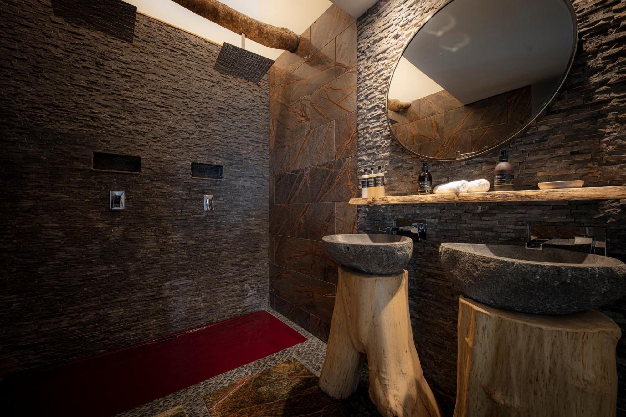 Signature Master Suite - Separate Building