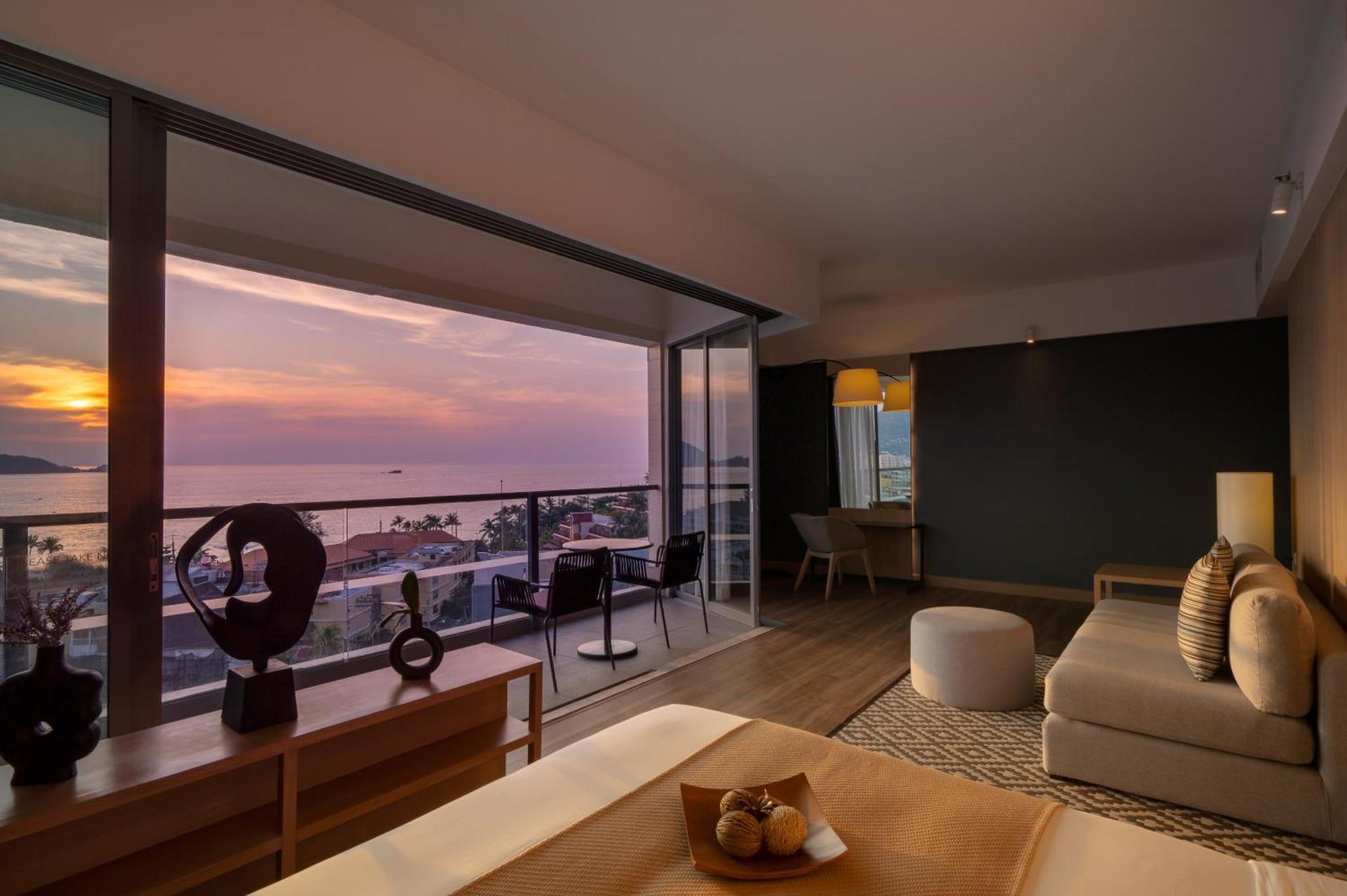 King Suite with Balcony and Sea View