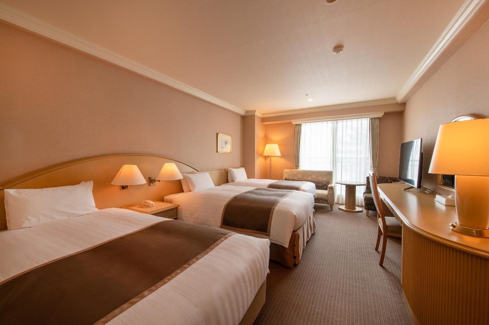 Twin Room with 1 Extra Bed for 3 people - Non-Smoking