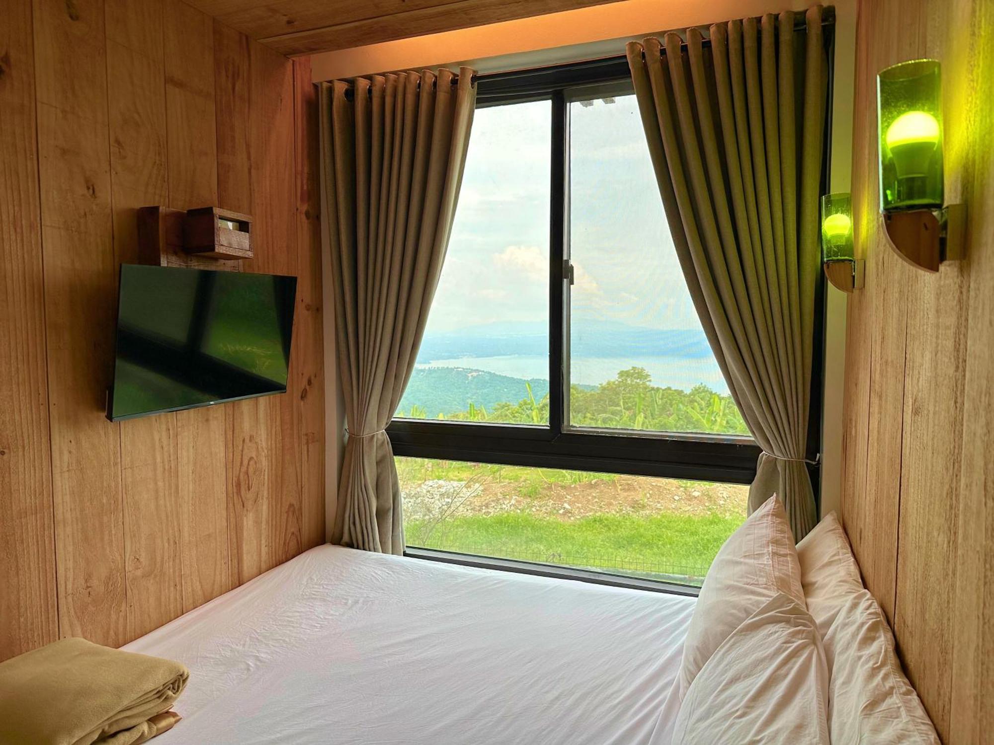 Lake View Room