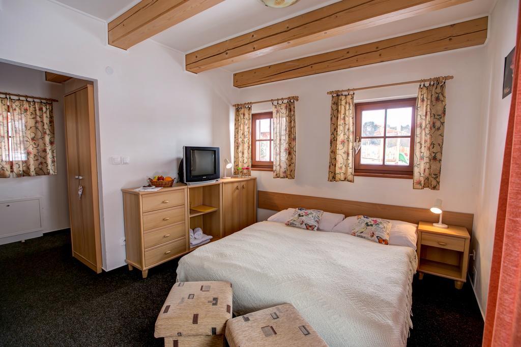 Double or Twin Room with Terrace and kitchen