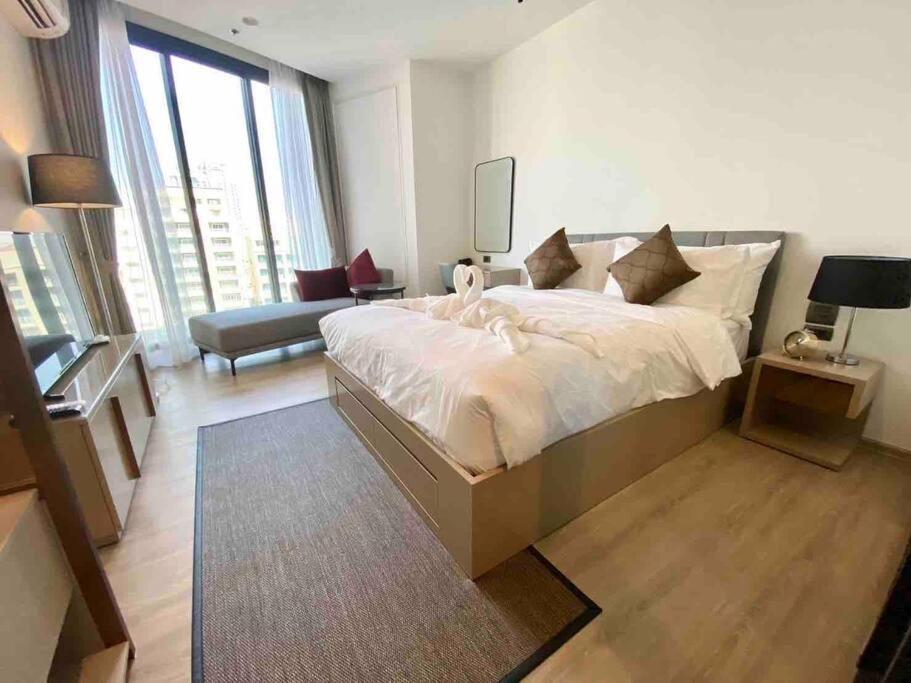 Deluxe Double Room with Side Sea View