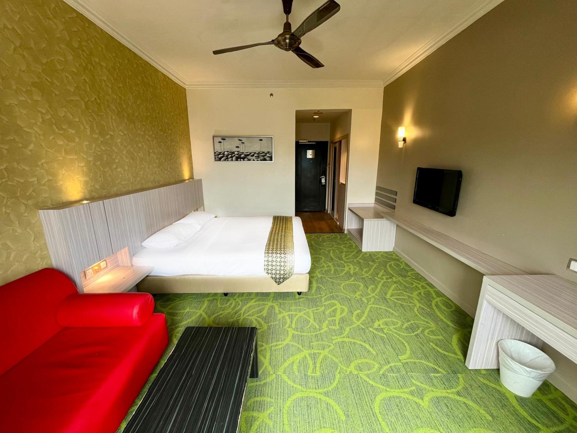 Deluxe Room with One King Bed