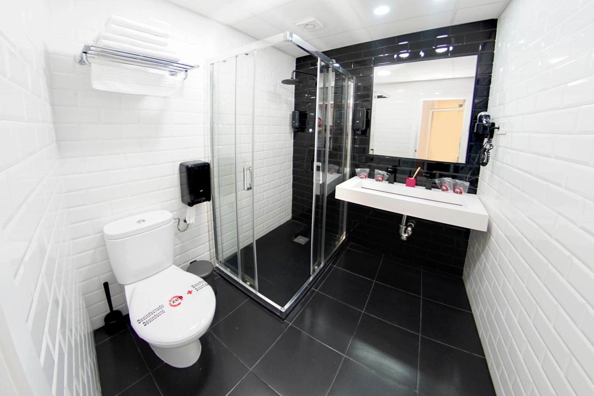 Quadruple Room with Free Airport Shuttle