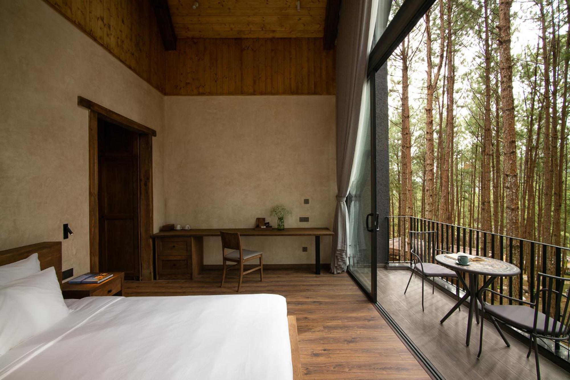 Deluxe Balcony Room