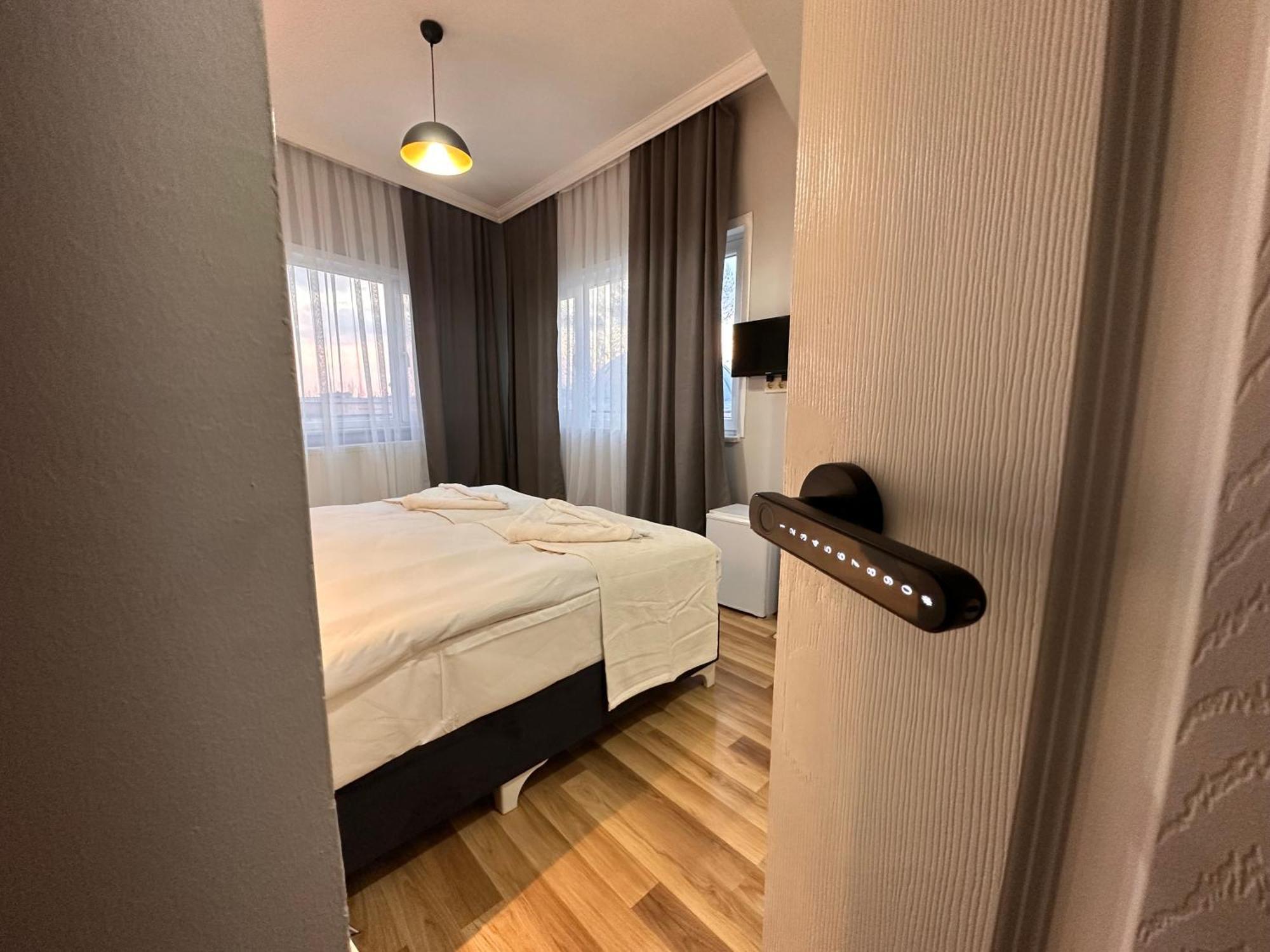 Double or Twin Room with Private Bathroom