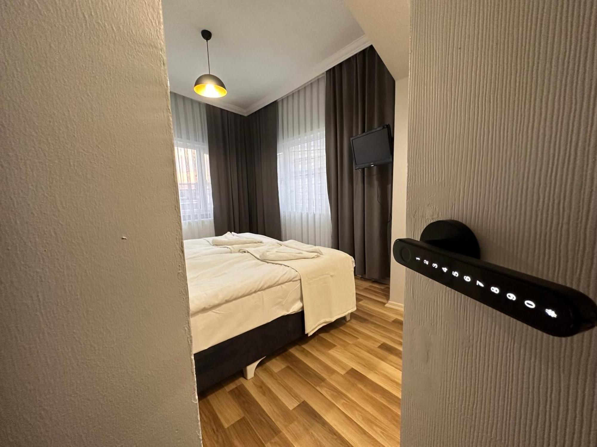 Double or Twin Room with Private Bathroom