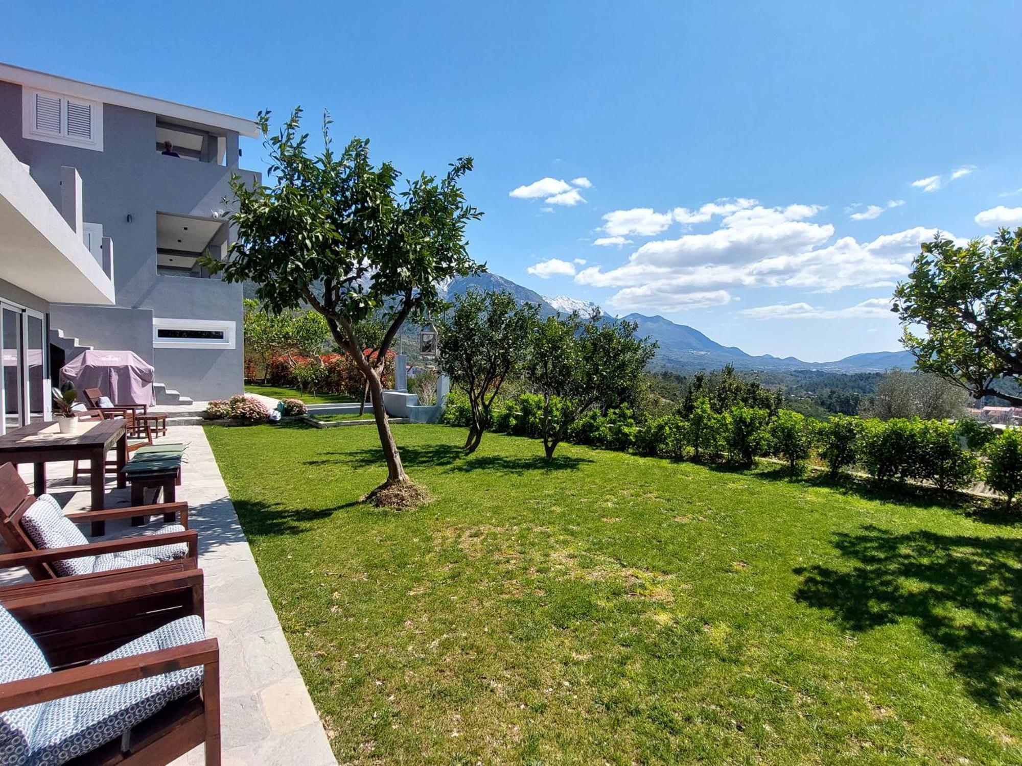Superior One-Bedroom Apartment with Balcony