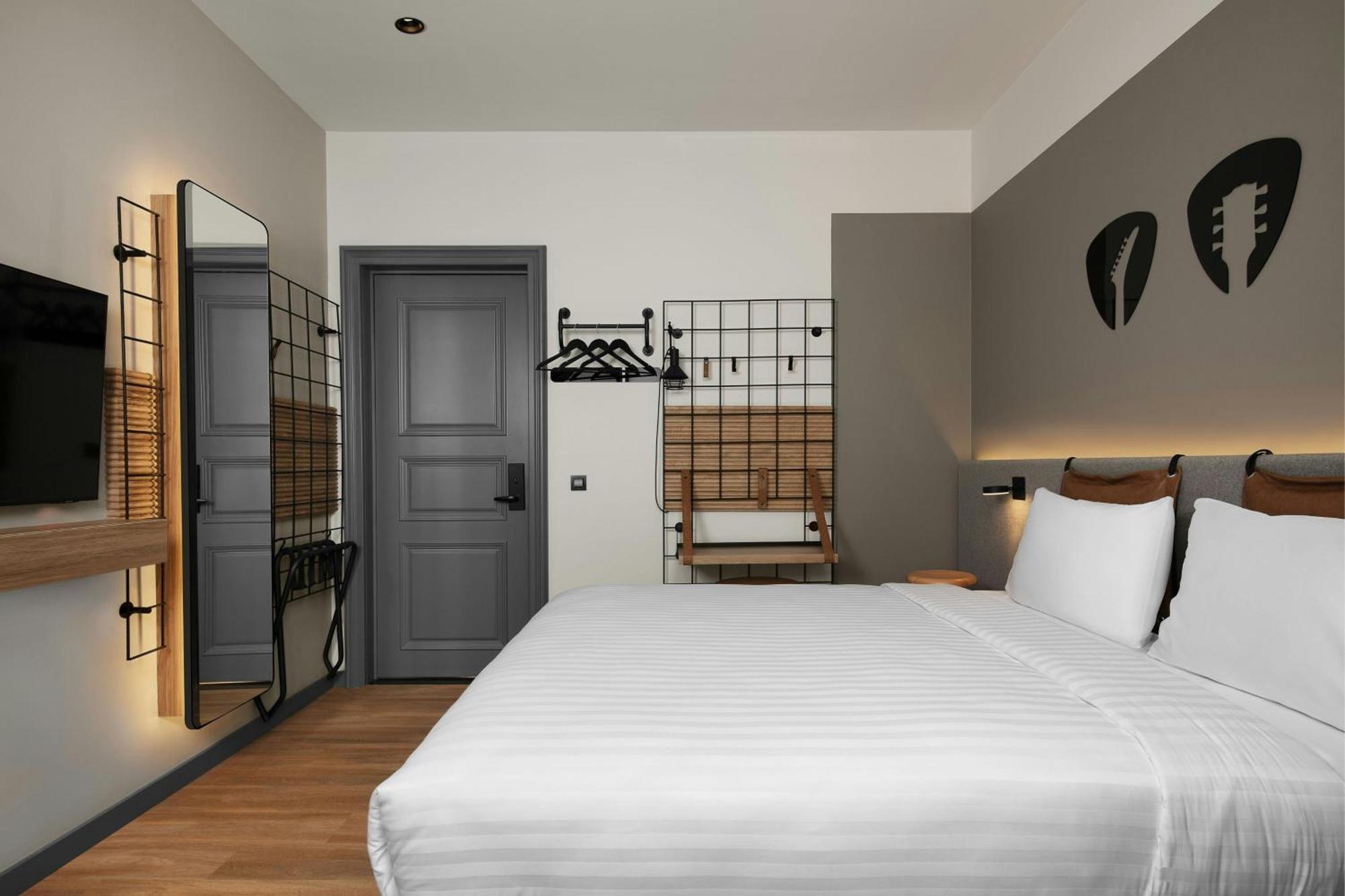 Moxy Queen Room with Atrium View