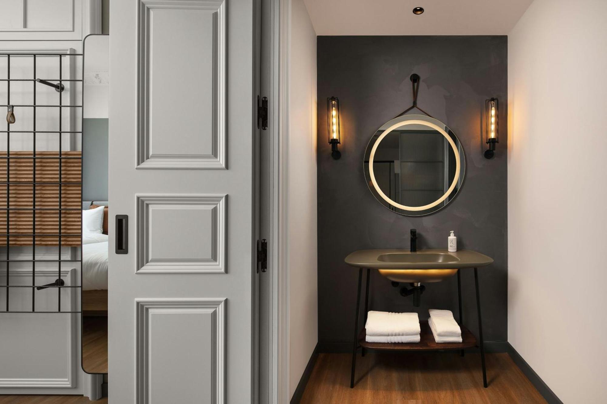 Moxy Twin Room with City View