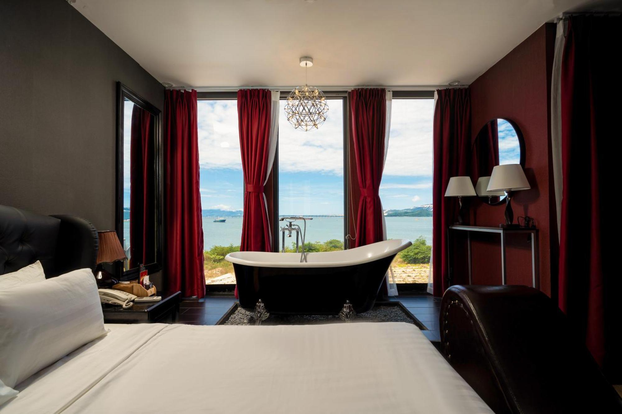 Queen Room with Sea View