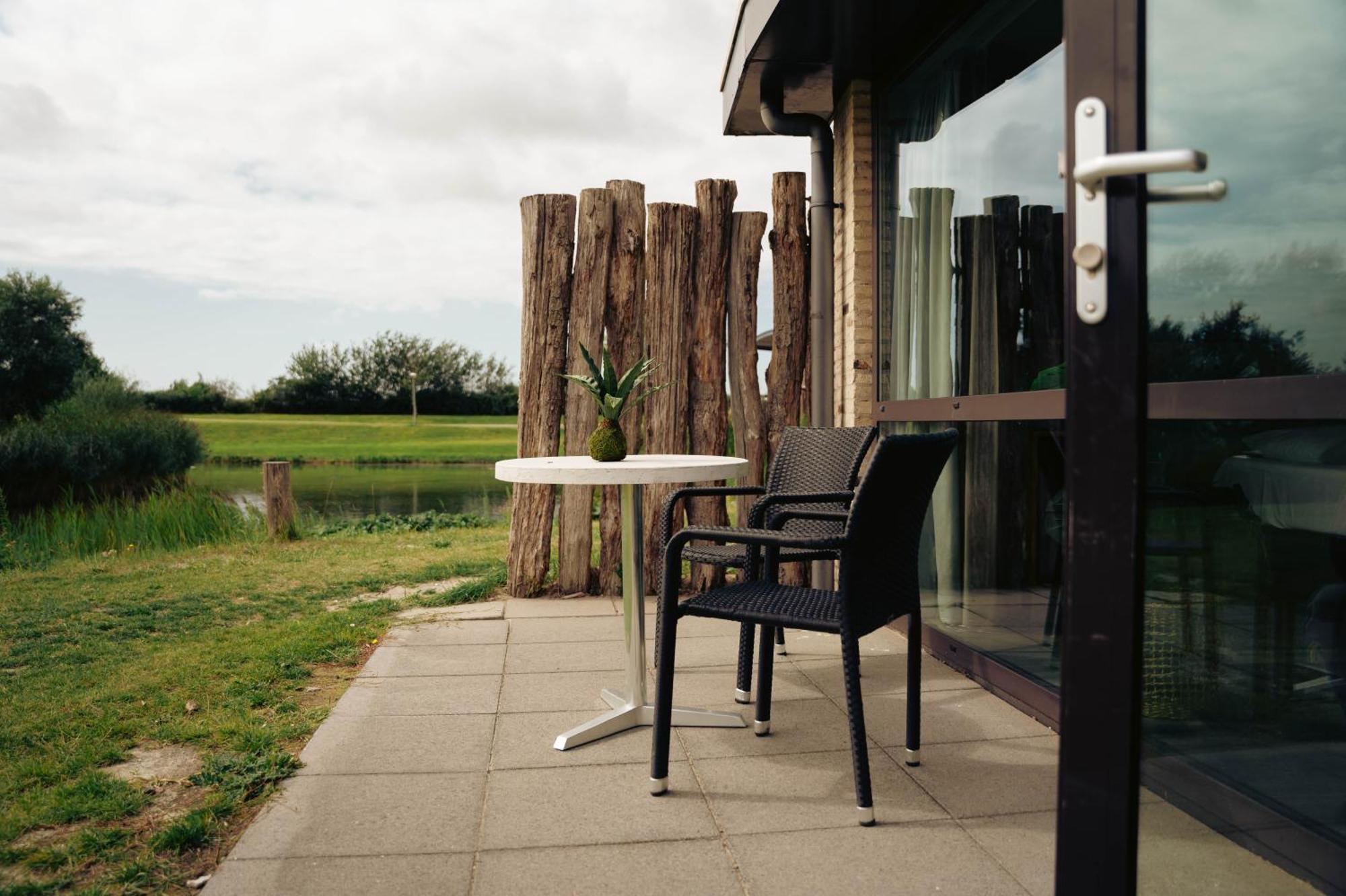 Standard de Luxe Room with a Waterview (Pets not allowed)