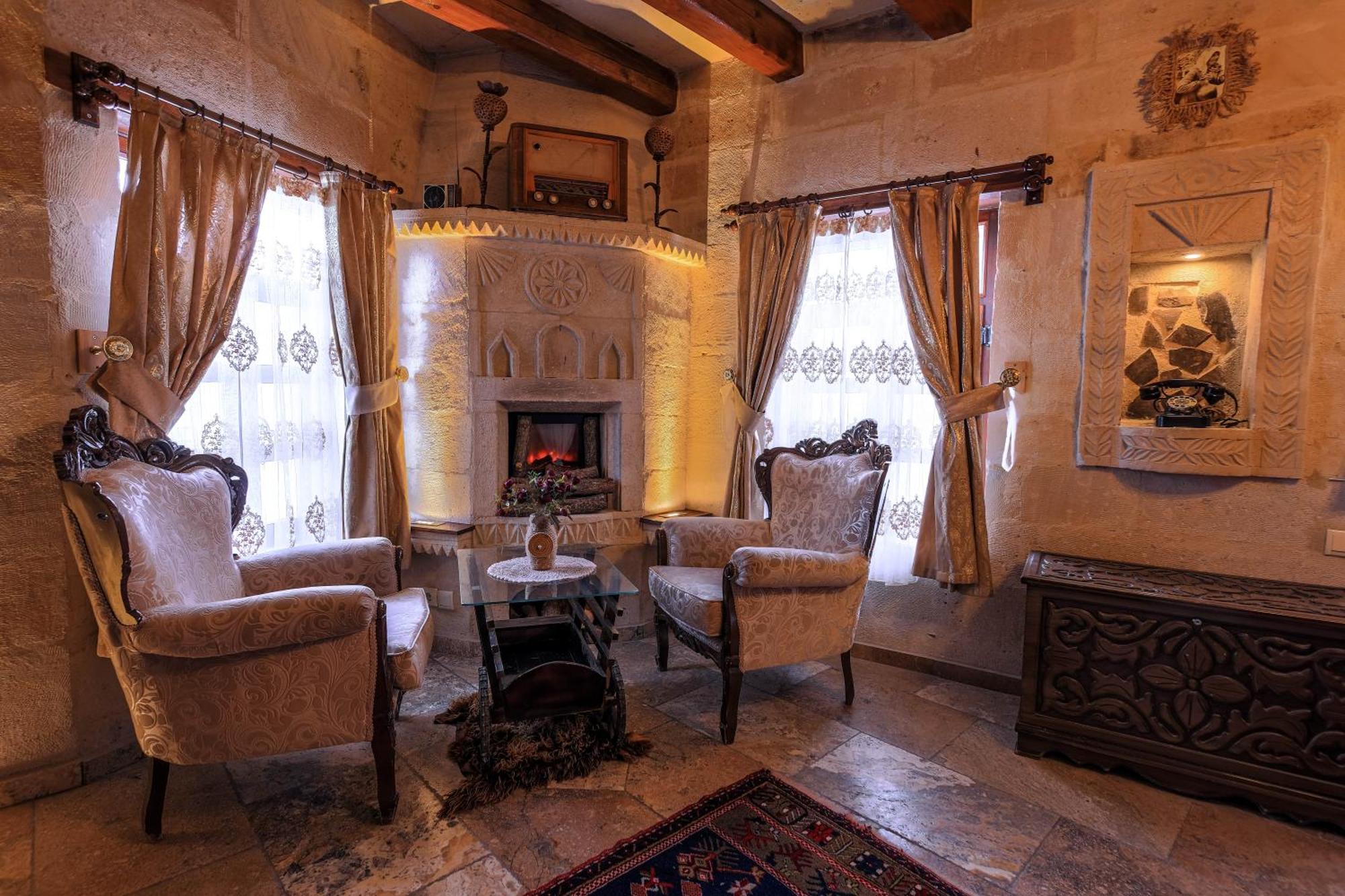 Deluxe Stone Room
