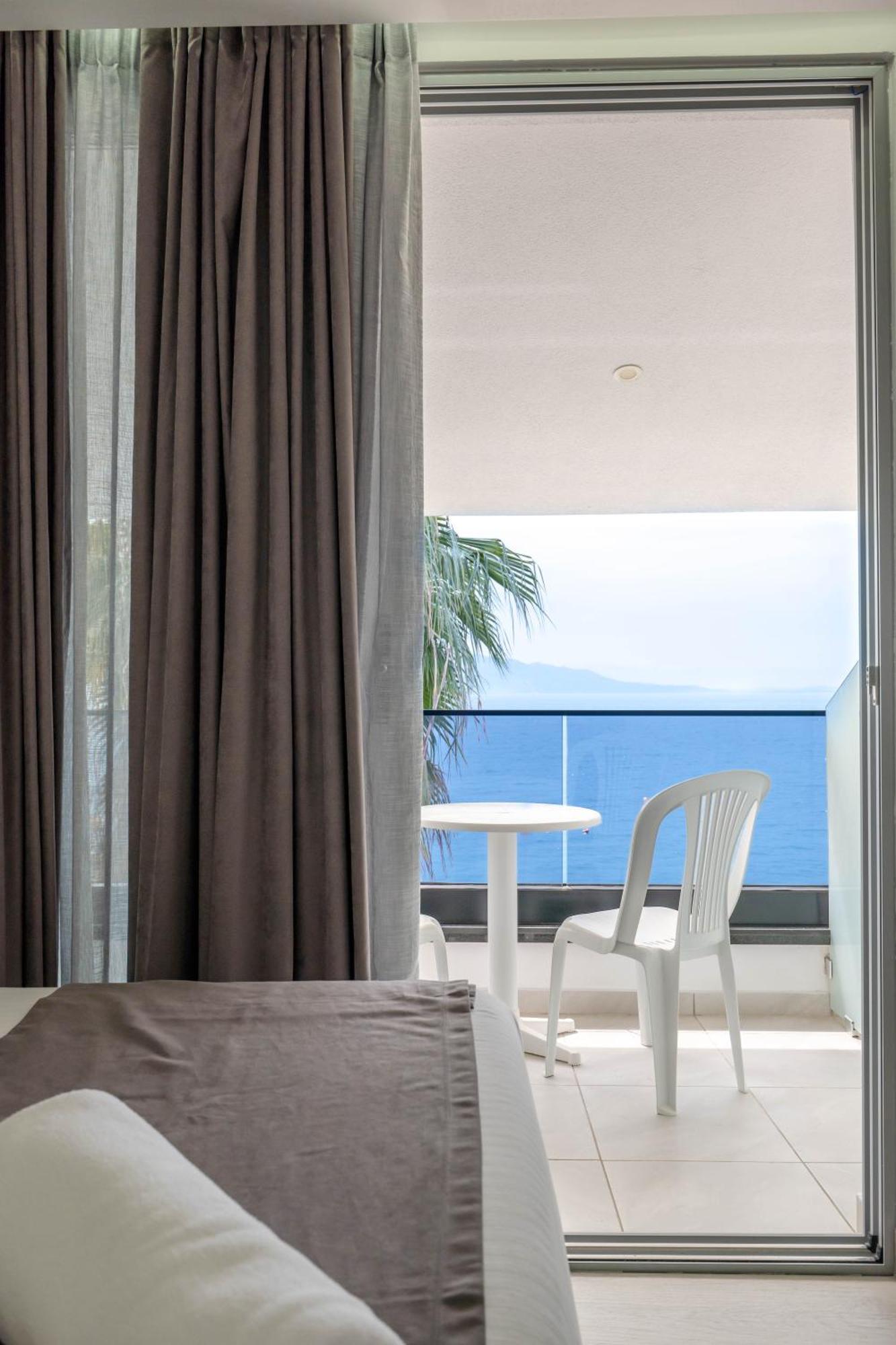 Deluxe Double or Twin Room with Sea View