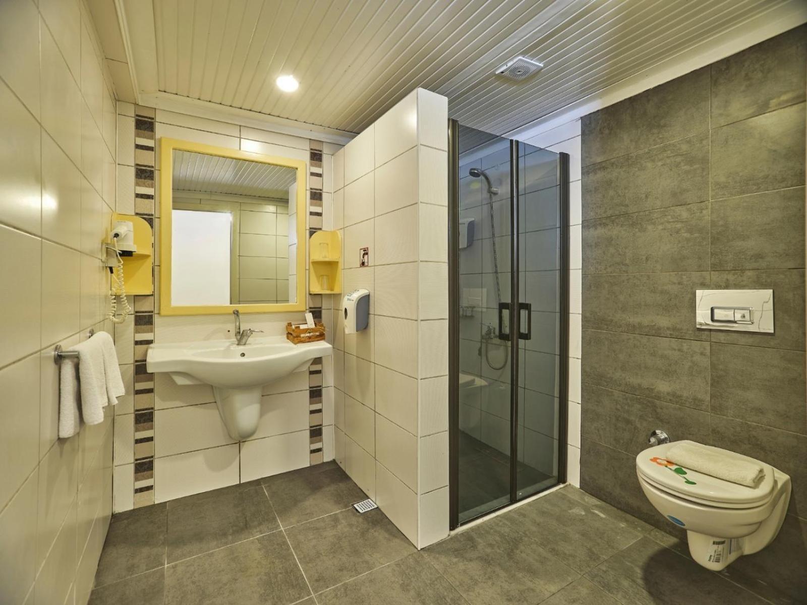 Deluxe Family Room