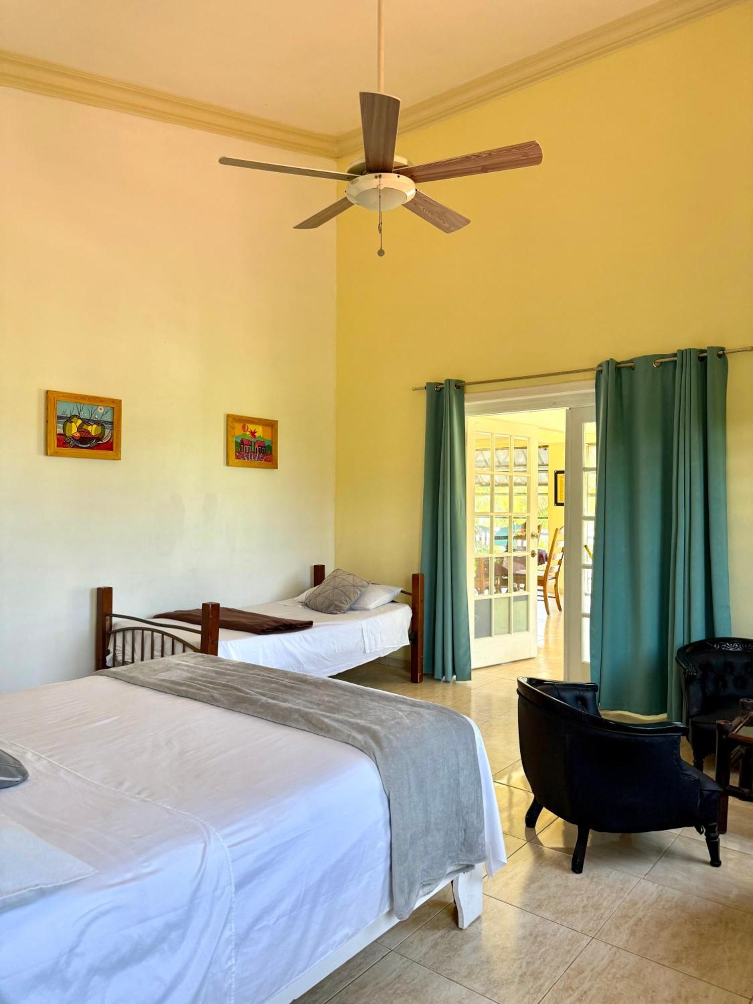 Deluxe Room (2 Adults + 1 Child)