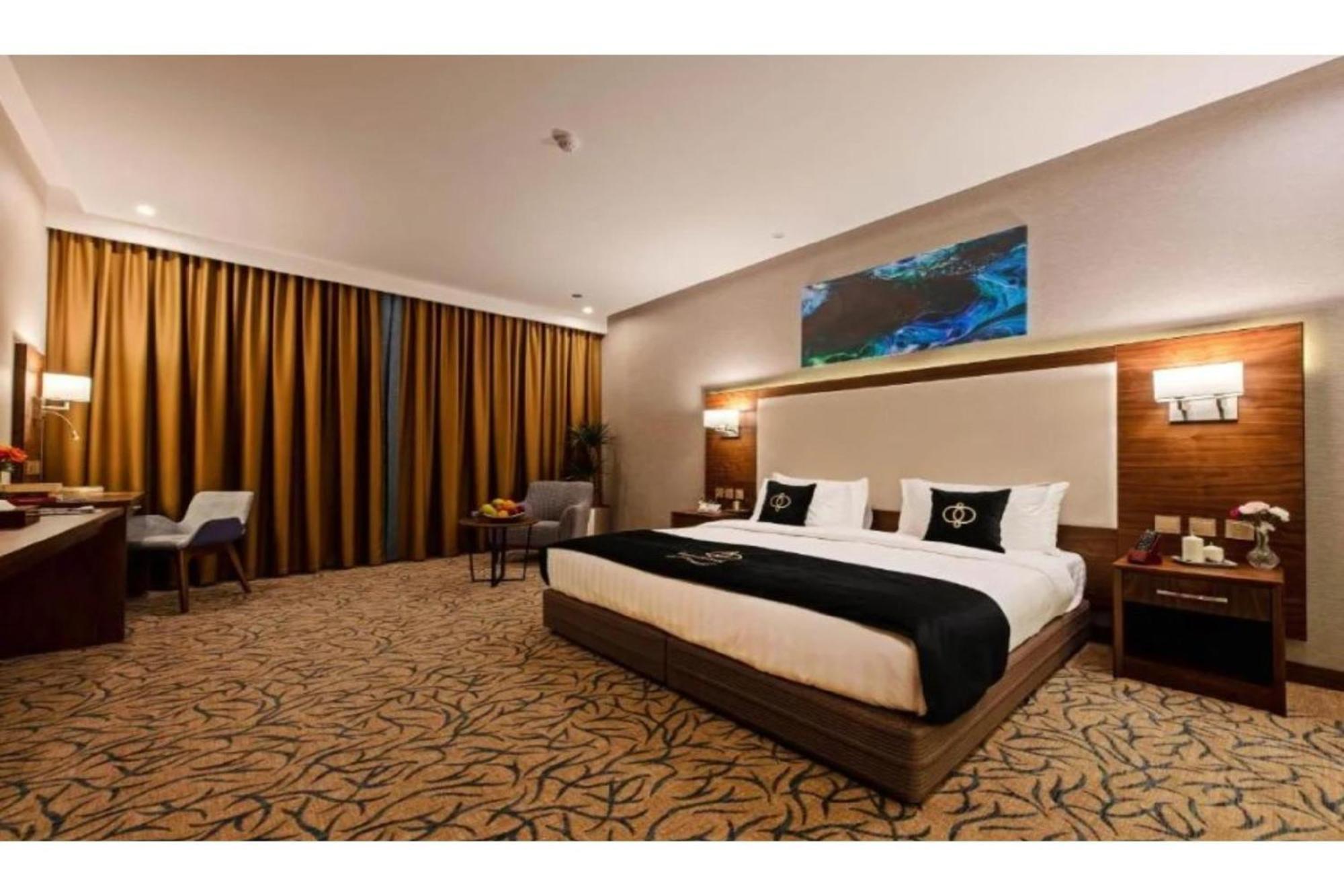 Deluxe King Room