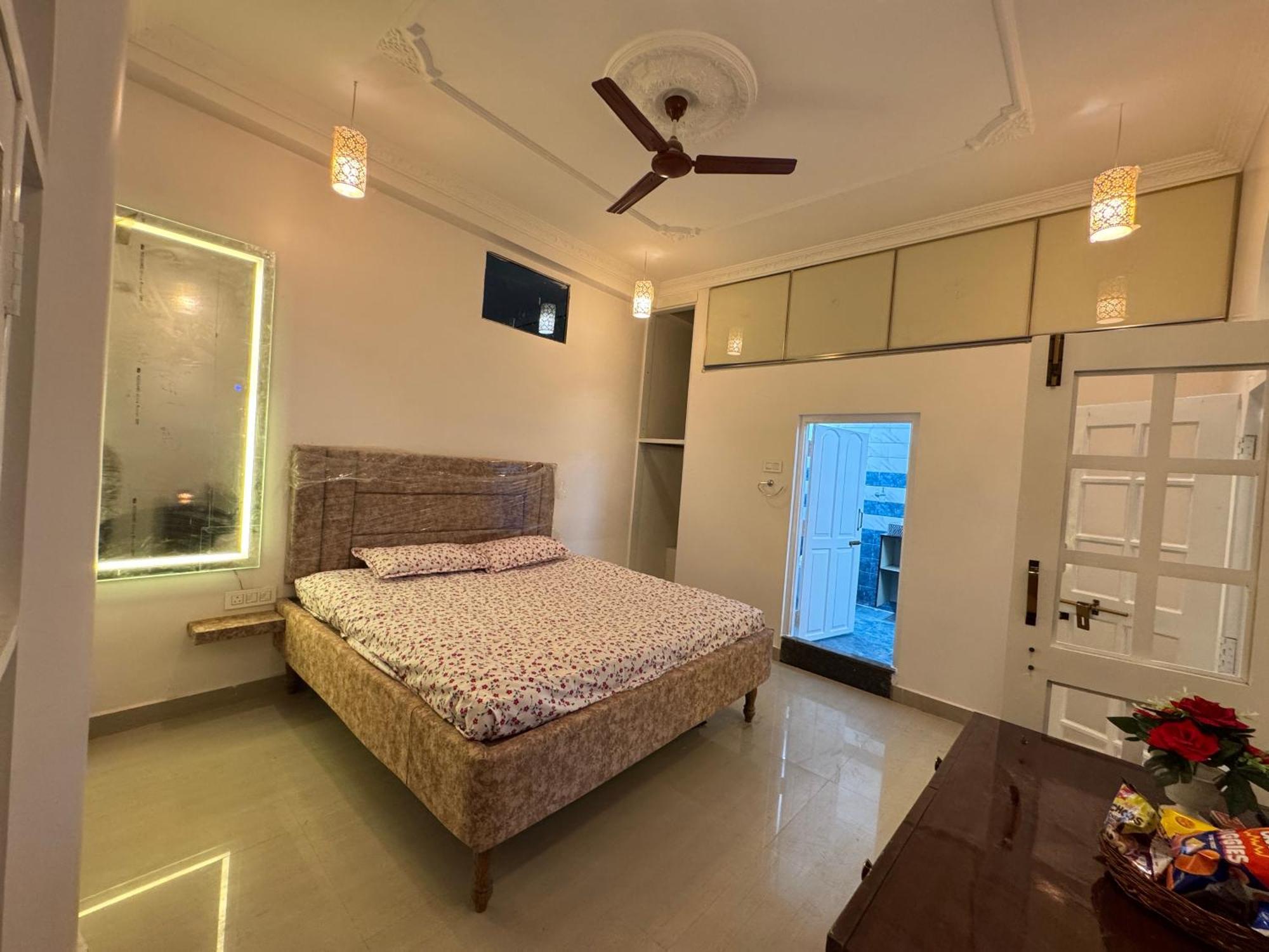 Deluxe Double Room (2 Adults + 1 Child)