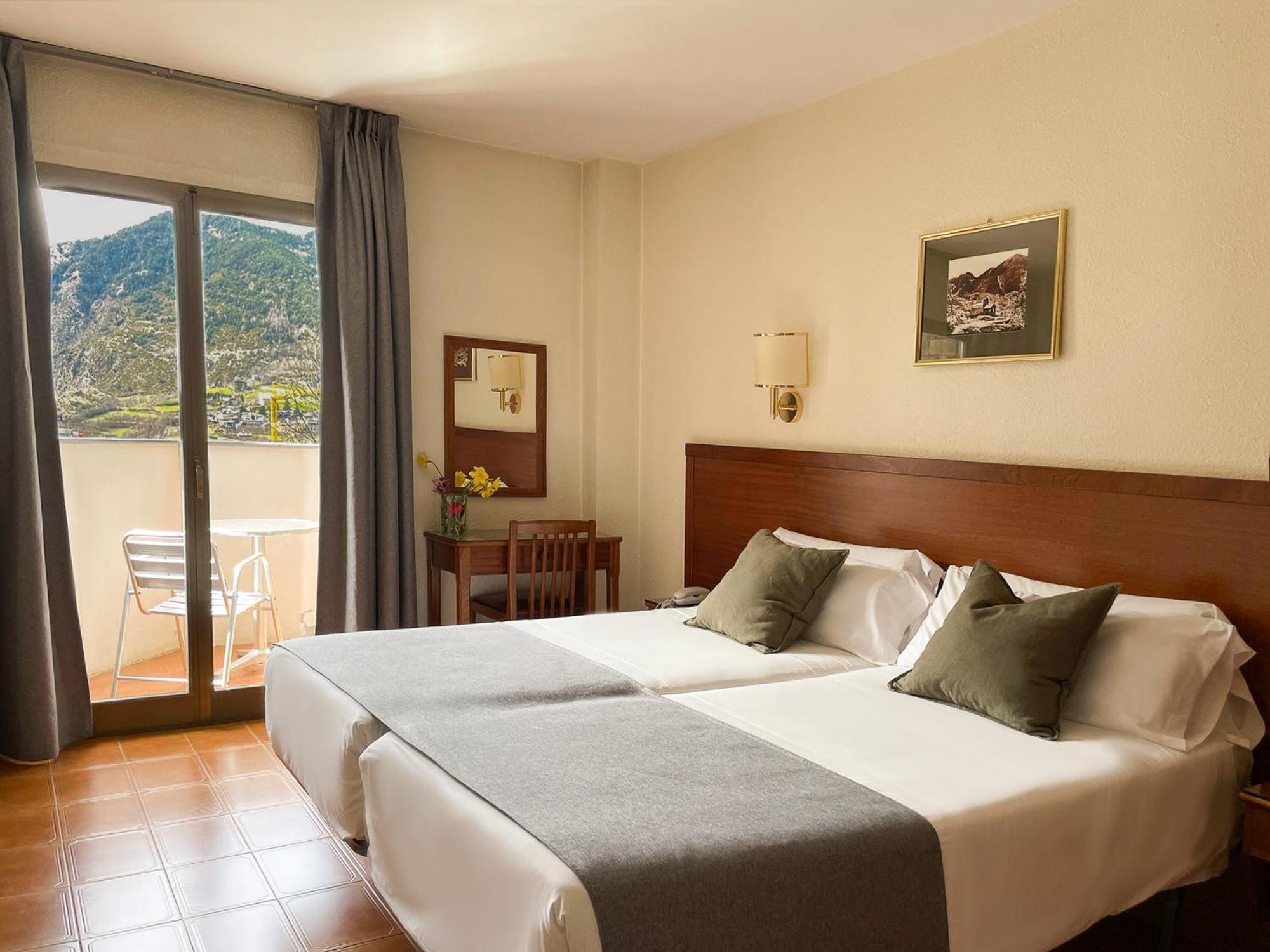 Triple Room with Mountain View
