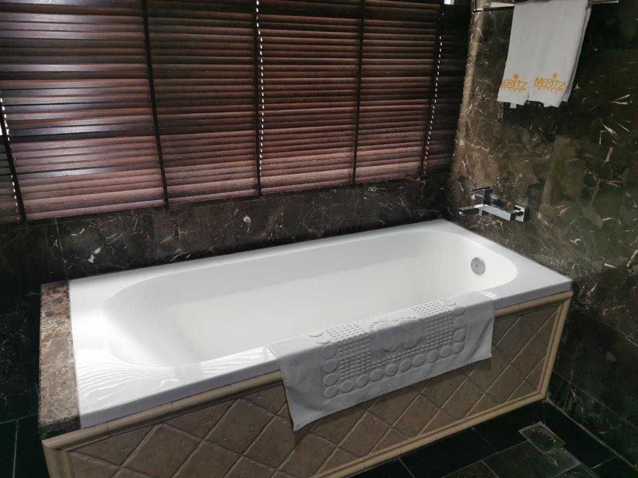 Super Deluxe Twin Room