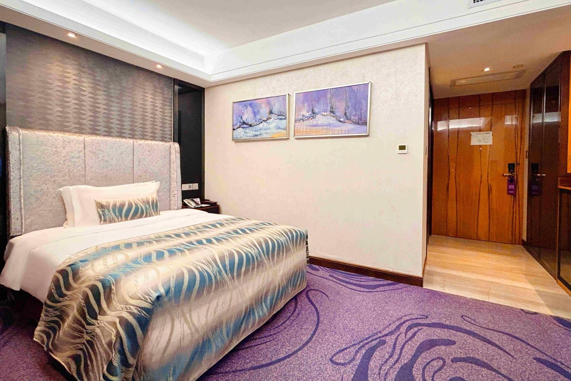 Standard Queen Room