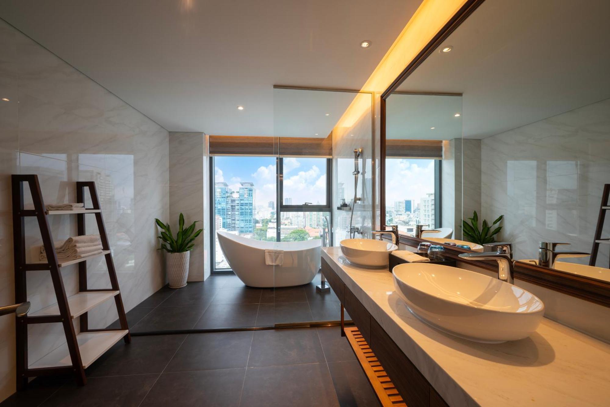 Charm Signature VIP 1 - Top Floor with City View - Included Afternoon Tea