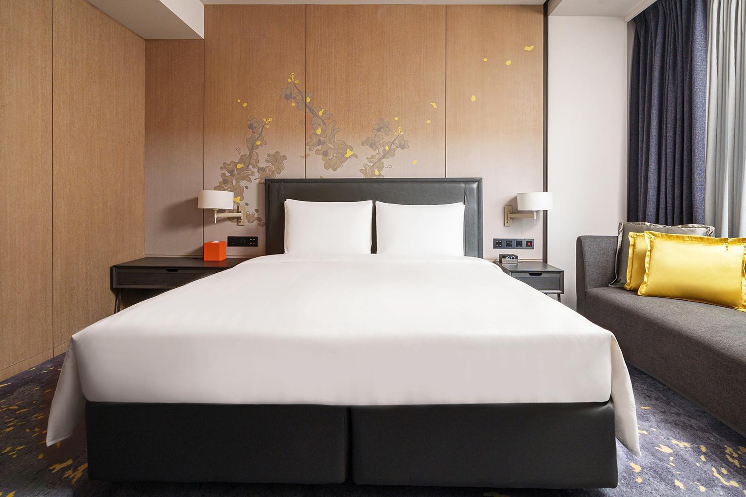 King Room with Roll-In Shower - Disability Access (No Bathtub)