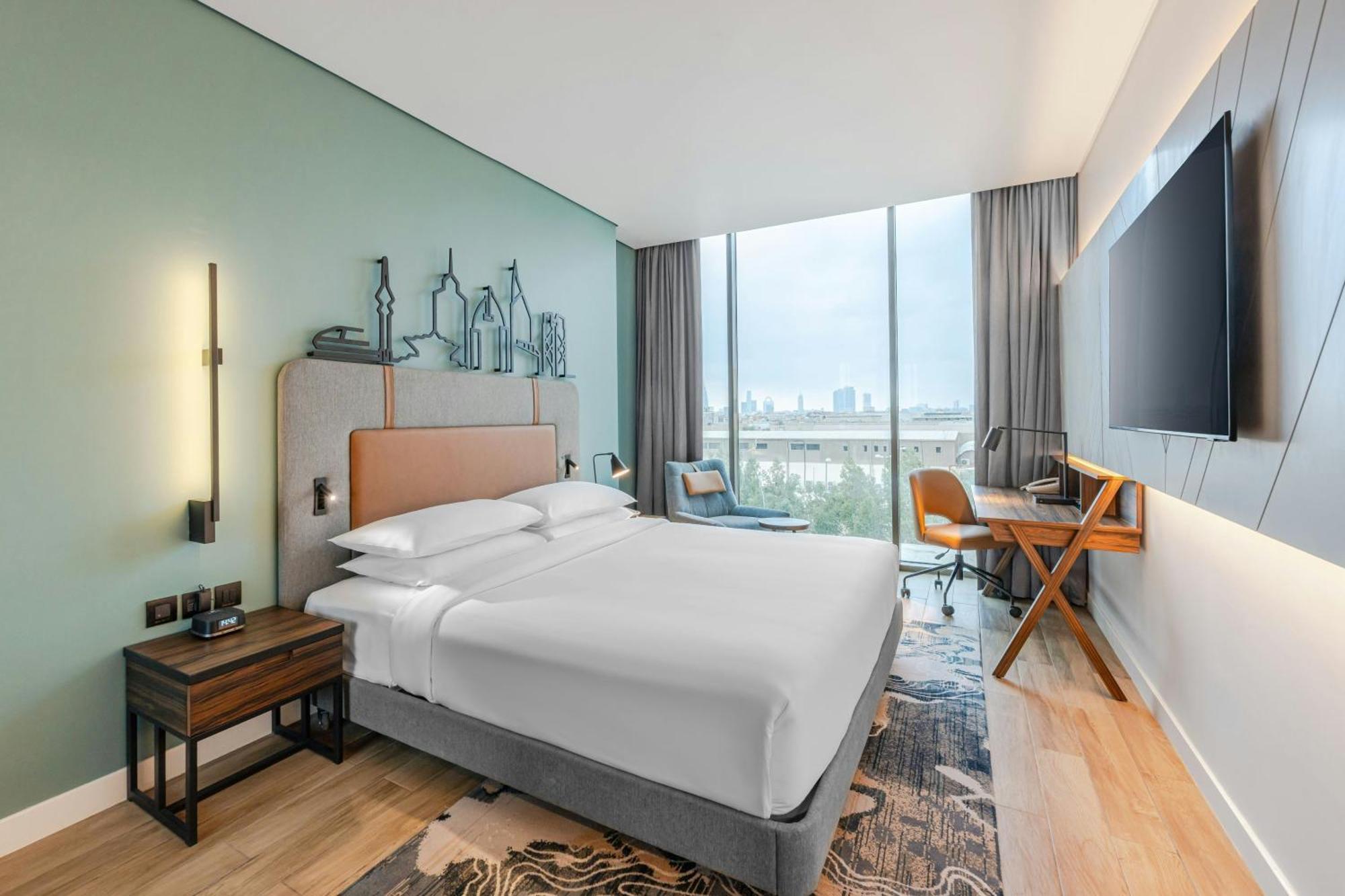 Deluxe King Room with City View