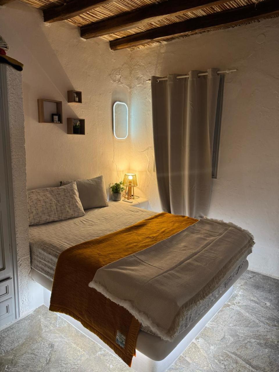 Deluxe Double Room with Side Sea View