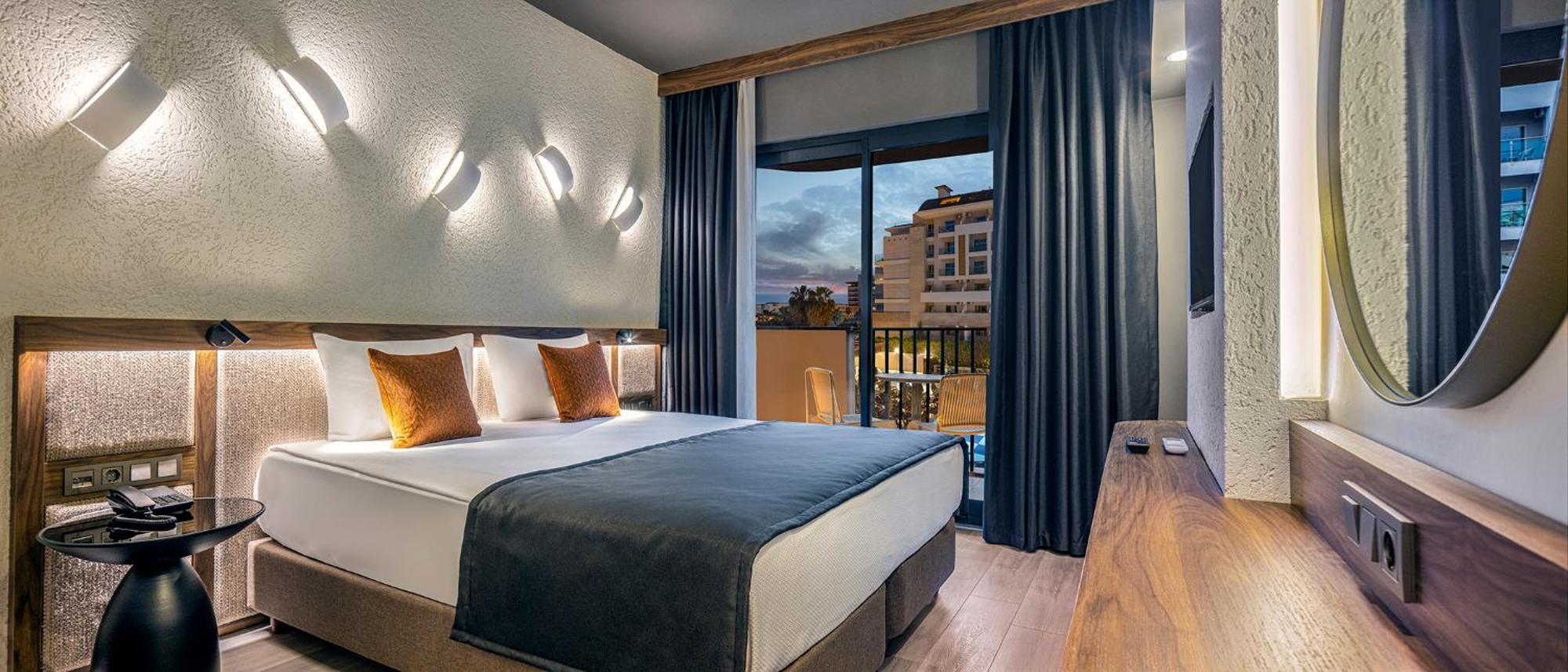 Triple Room with Pool View