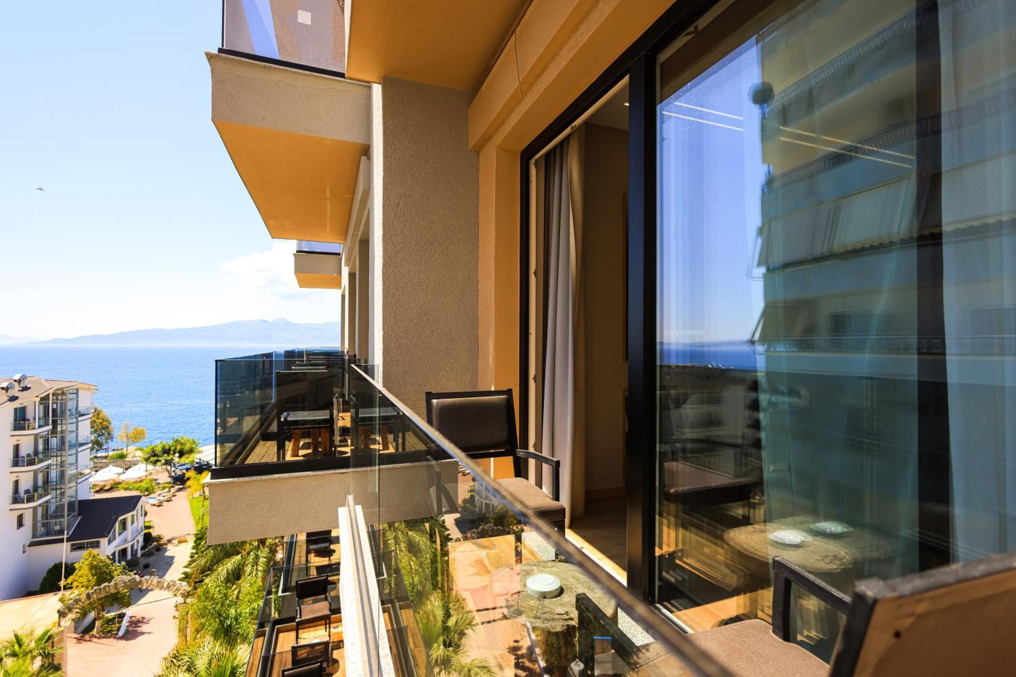 Deluxe Quadruple Room with Balcony and Side Sea View