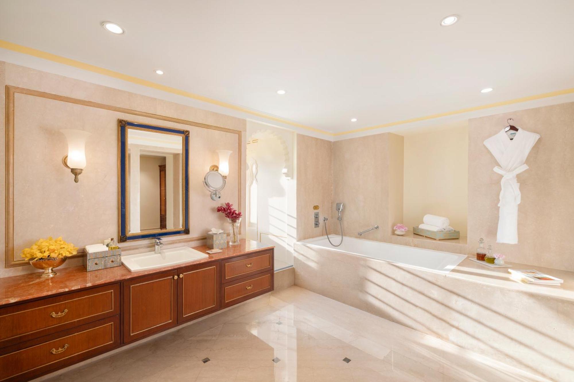 Grand Luxury Suite