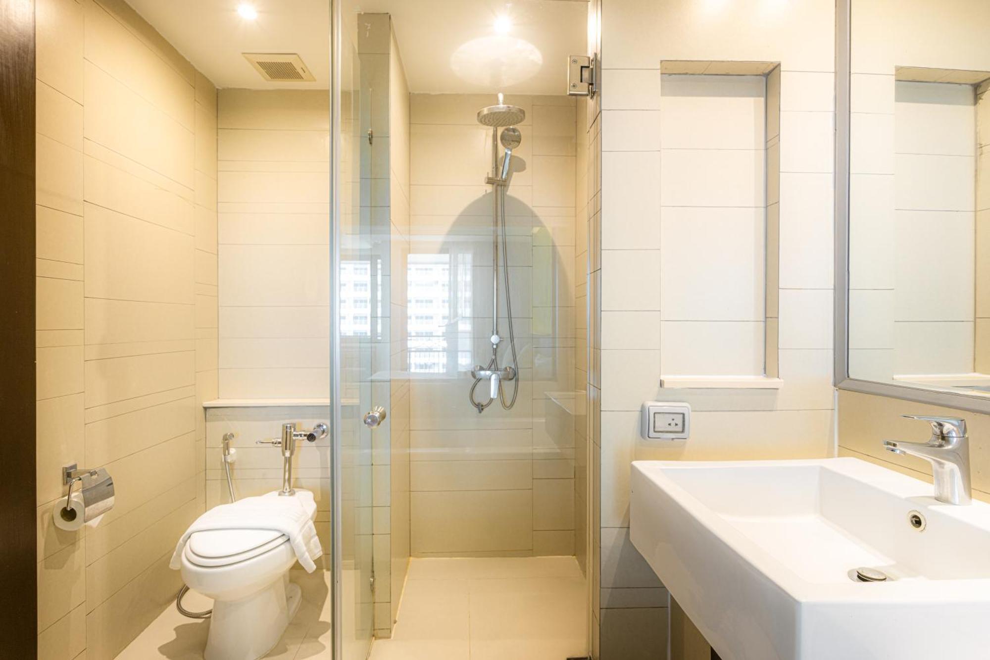 Deluxe Double Room with Side Sea View