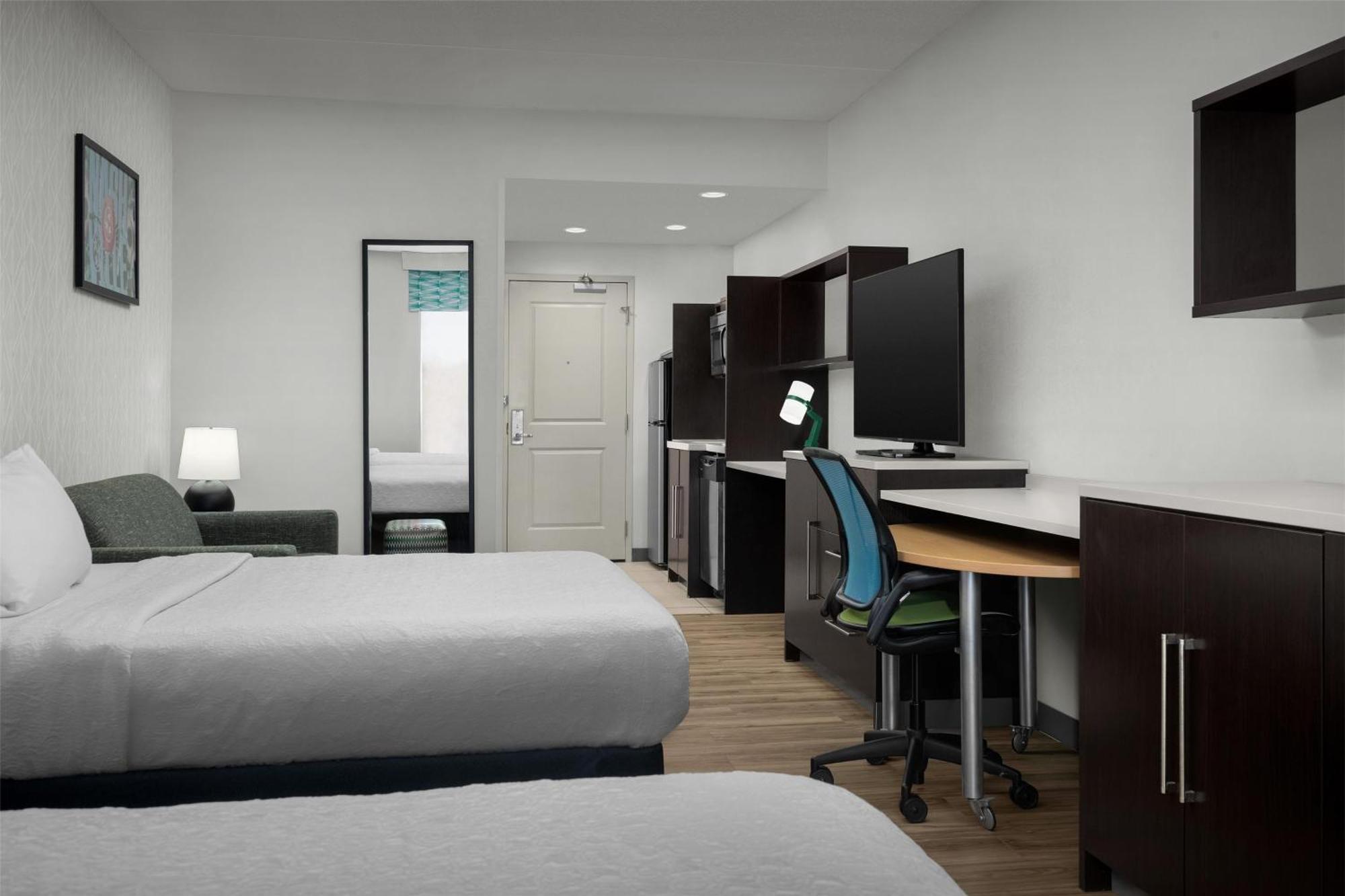 Queen Studio with Two Queen Beds and Sofa Bed - Non-Smoking