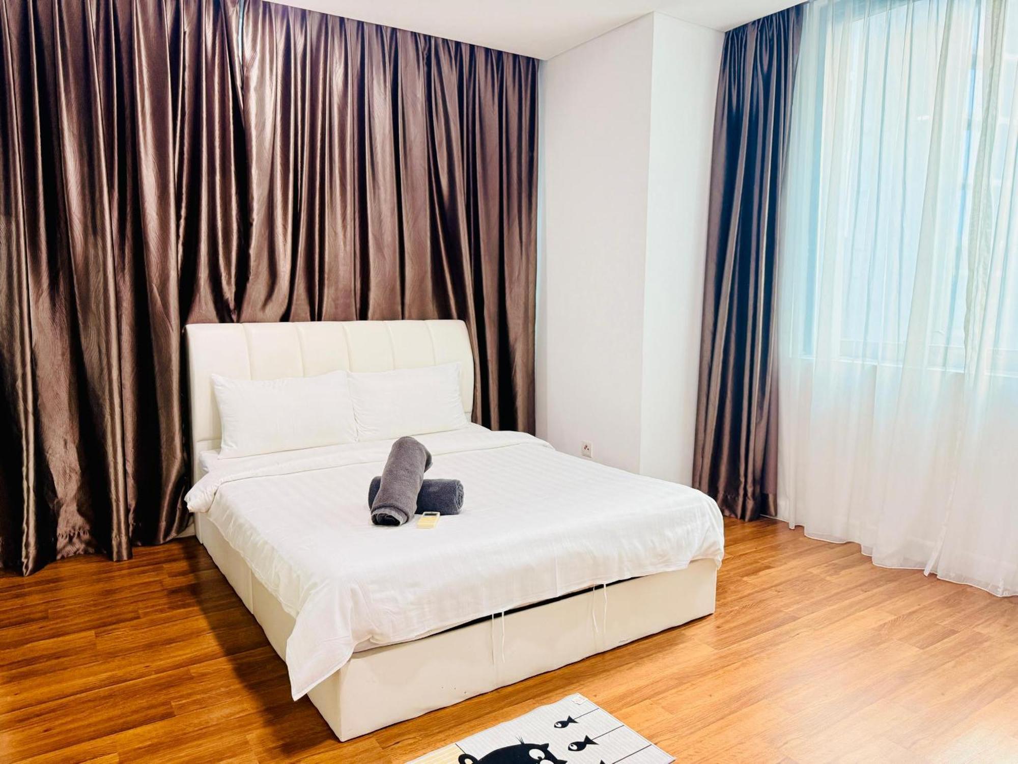 One-Bedroom Apartment with Balcony