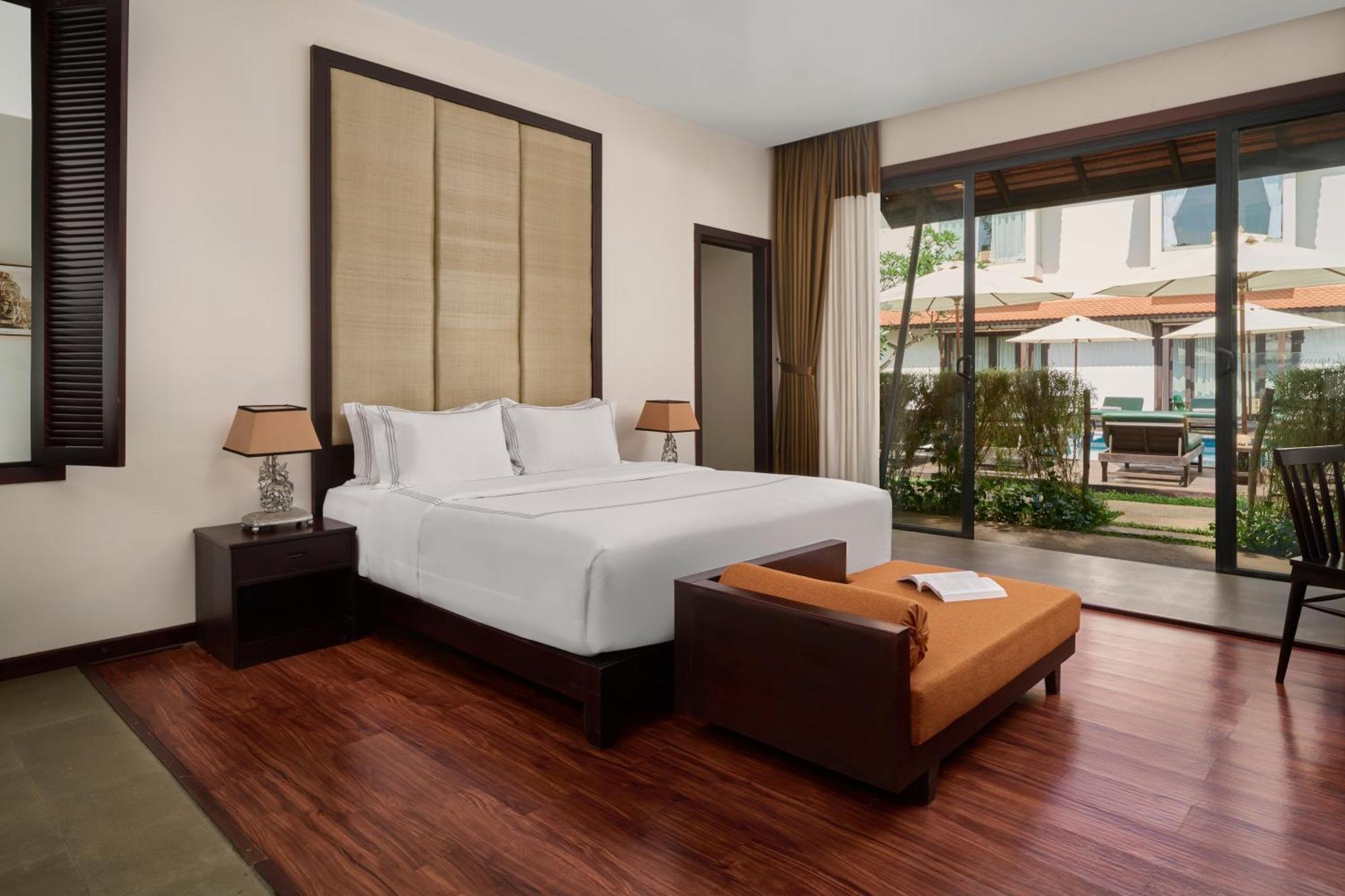 Suite with Pool View - STAY & COOK